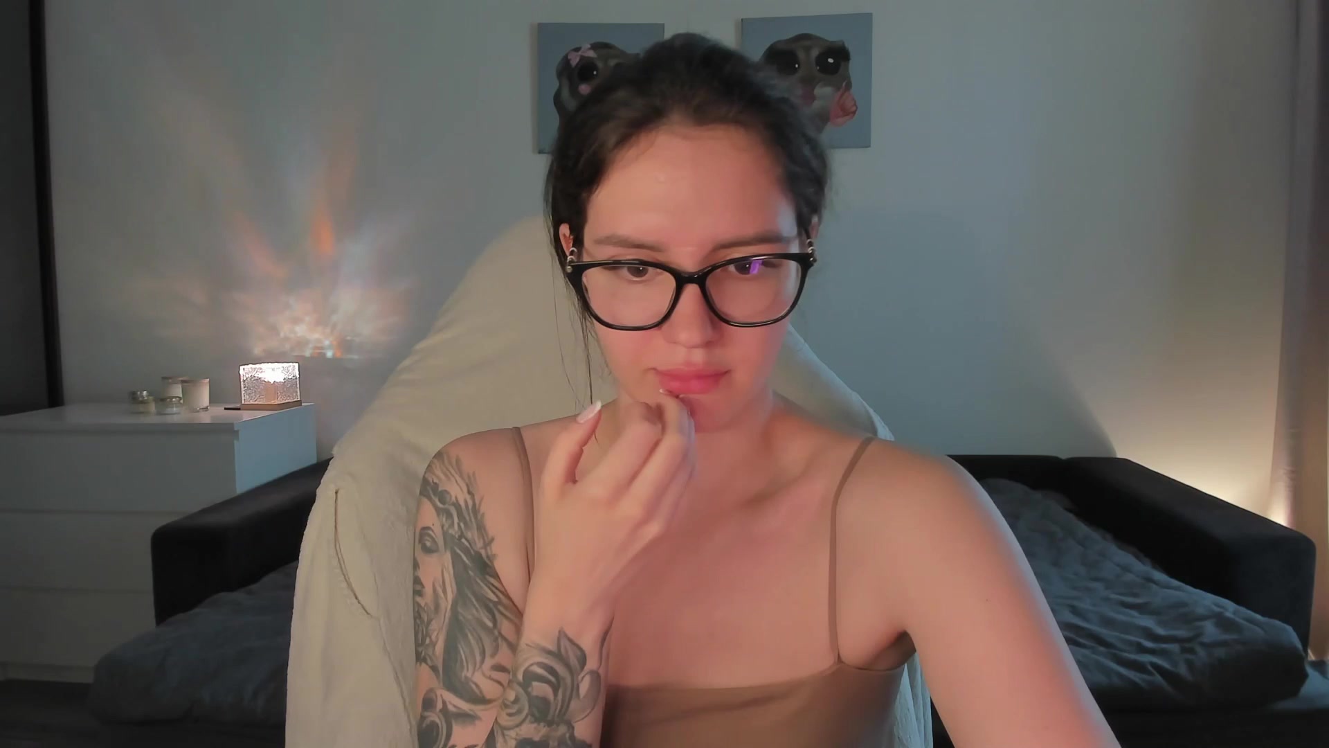 Gallery image thumbnail from sonia_moon's myfreecams stream on, 08/19/2025, 06:25 image 13 of 20