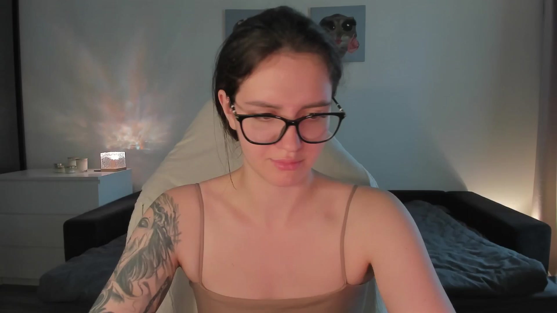 Gallery image thumbnail from sonia_moon's myfreecams stream on, 08/19/2025, 06:25 image 9 of 20