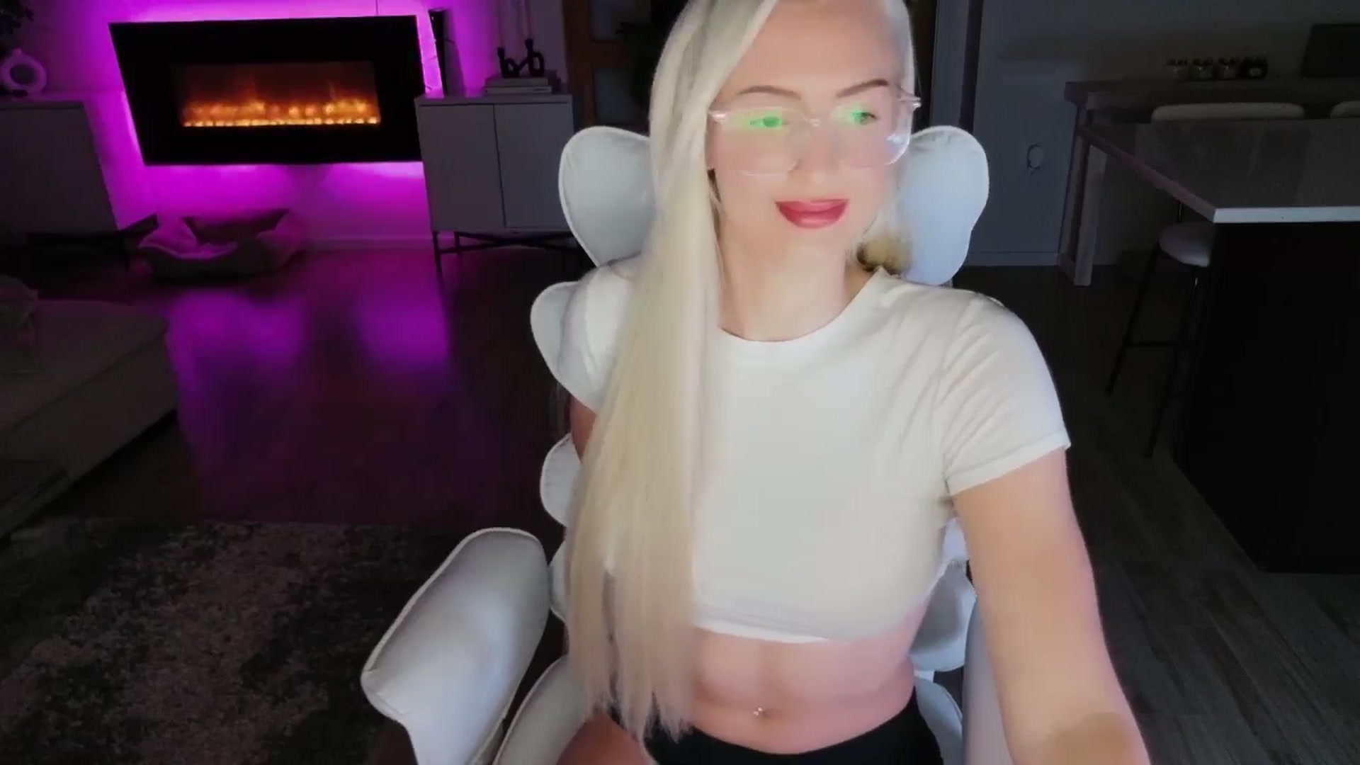 Gallery image thumbnail from sophiestaar's myfreecams stream on, 07/01/2025, 07:50 image 18 of 20