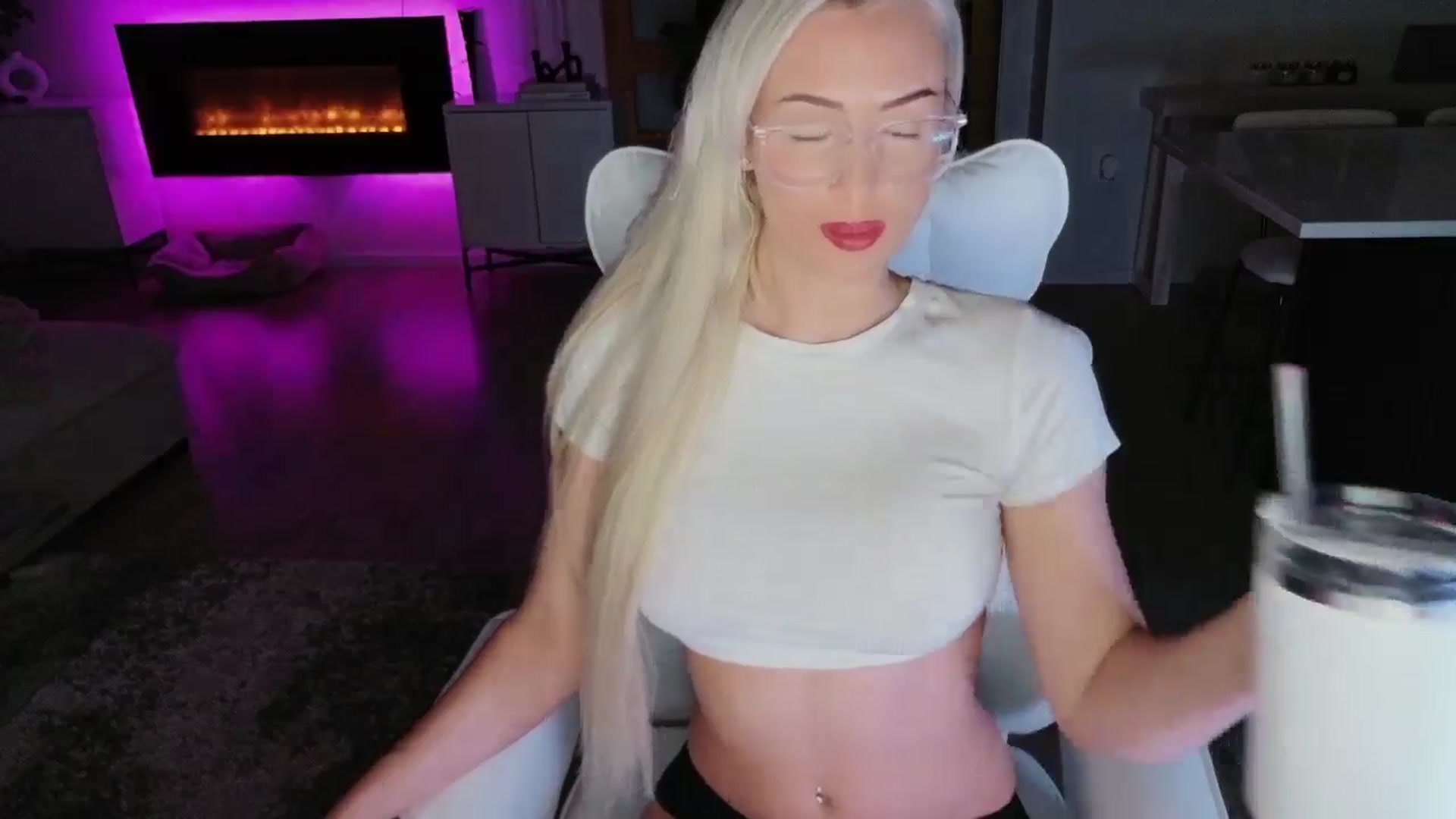 Gallery image thumbnail from sophiestaar's myfreecams stream on, 07/01/2025, 07:50 image 19 of 20