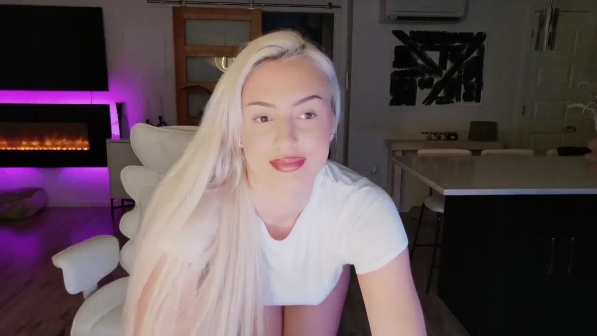 Gallery image thumbnail from sophiestaar's myfreecams stream on, 07/01/2025, 07:50 image 7 of 20