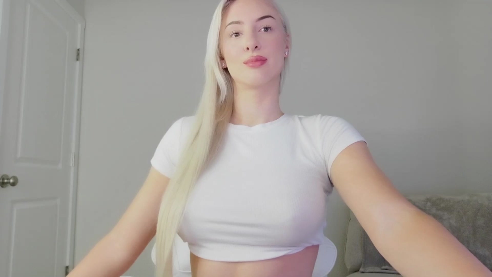 Gallery image thumbnail from sophiestaar's myfreecams stream on, 08/10/2025, 09:54 image 18 of 20