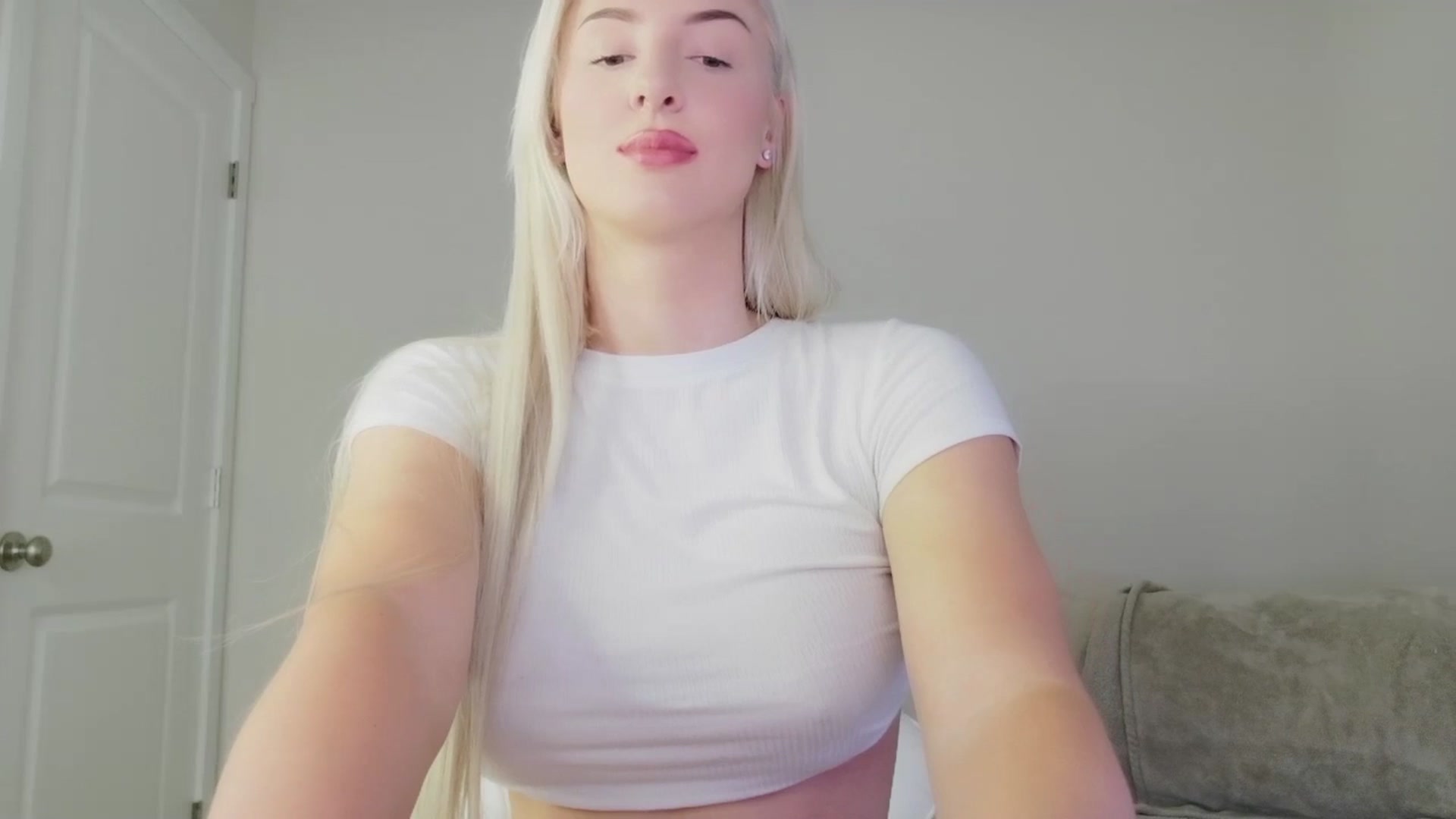 Gallery image thumbnail from sophiestaar's myfreecams stream on, 08/10/2025, 09:54 image 12 of 20