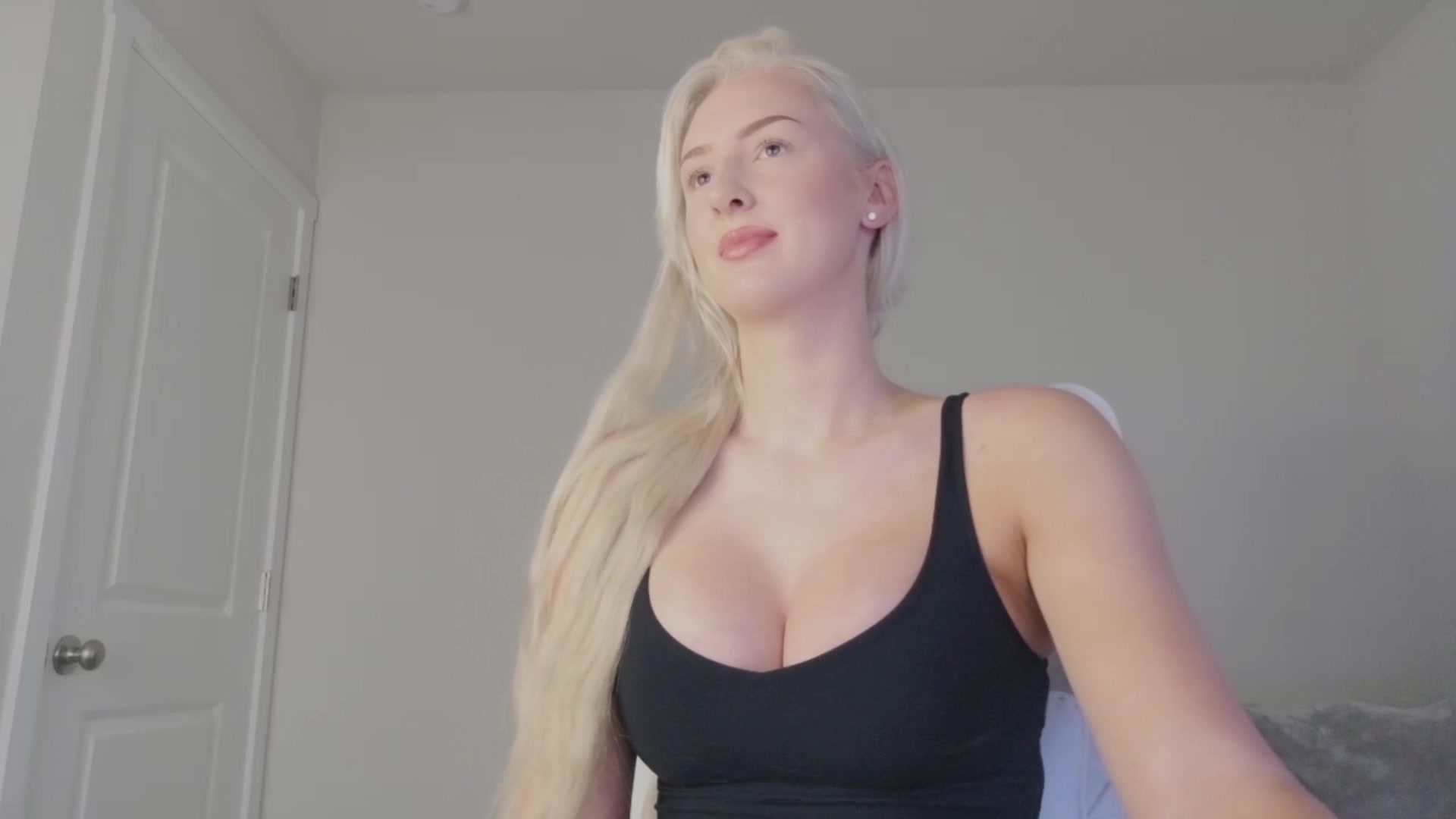 Gallery image thumbnail from sophiestaar's myfreecams stream on, 08/12/2025, 03:37 image 20 of 20