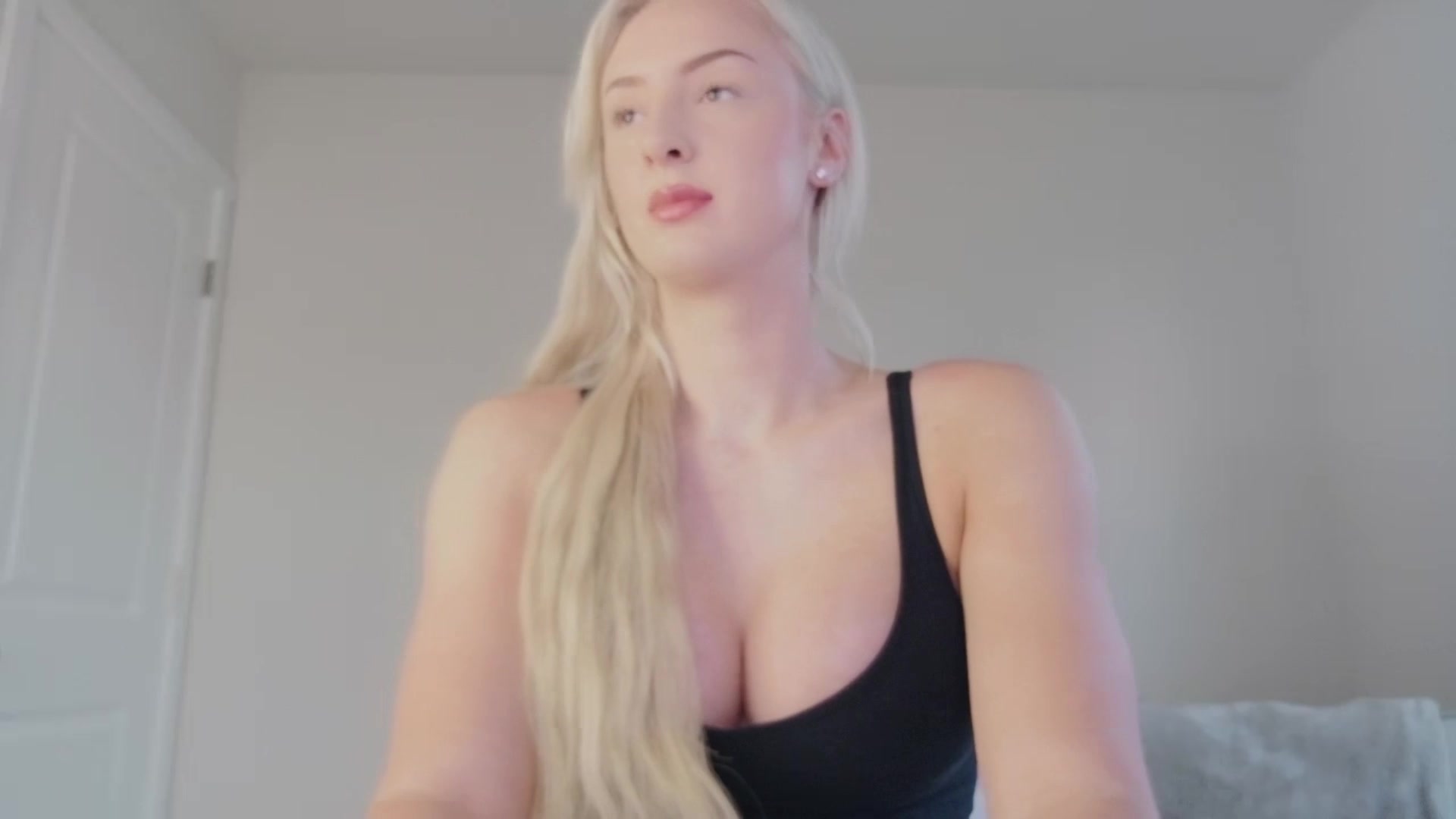Gallery image thumbnail from sophiestaar's myfreecams stream on, 08/12/2025, 03:37 image 9 of 20