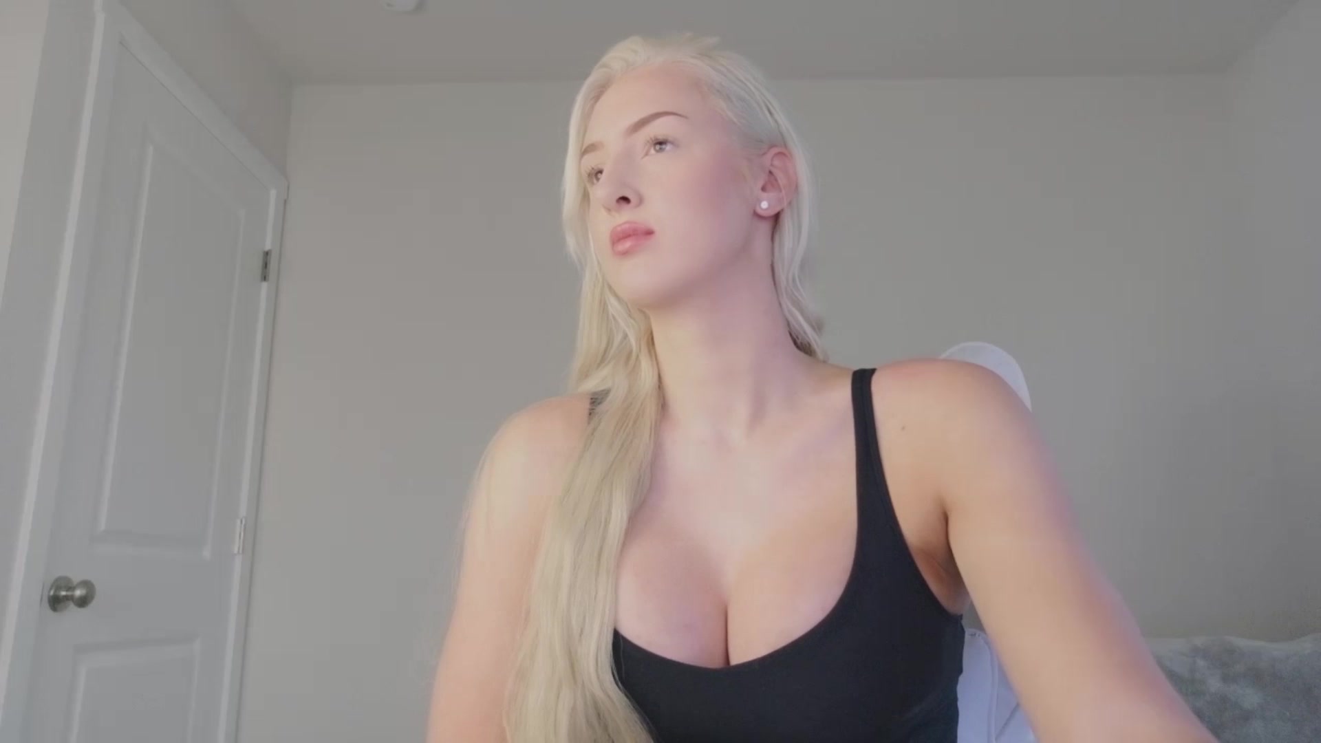 Gallery image thumbnail from sophiestaar's myfreecams stream on, 08/12/2025, 03:37 image 15 of 20