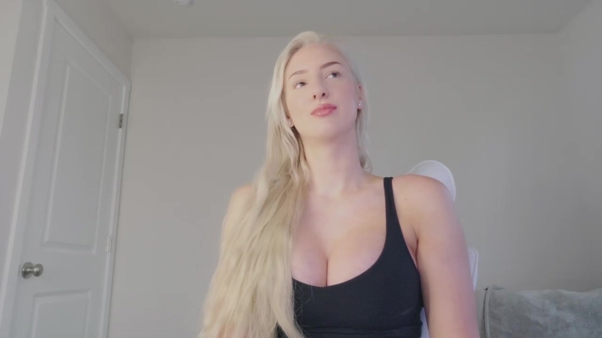 Gallery image thumbnail from sophiestaar's myfreecams stream on, 08/12/2025, 03:37 image 14 of 20