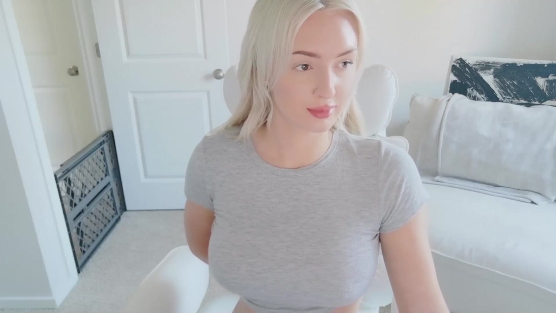Gallery image thumbnail from sophiestaar's myfreecams stream on, 08/14/2025, 01:43 image 17 of 20