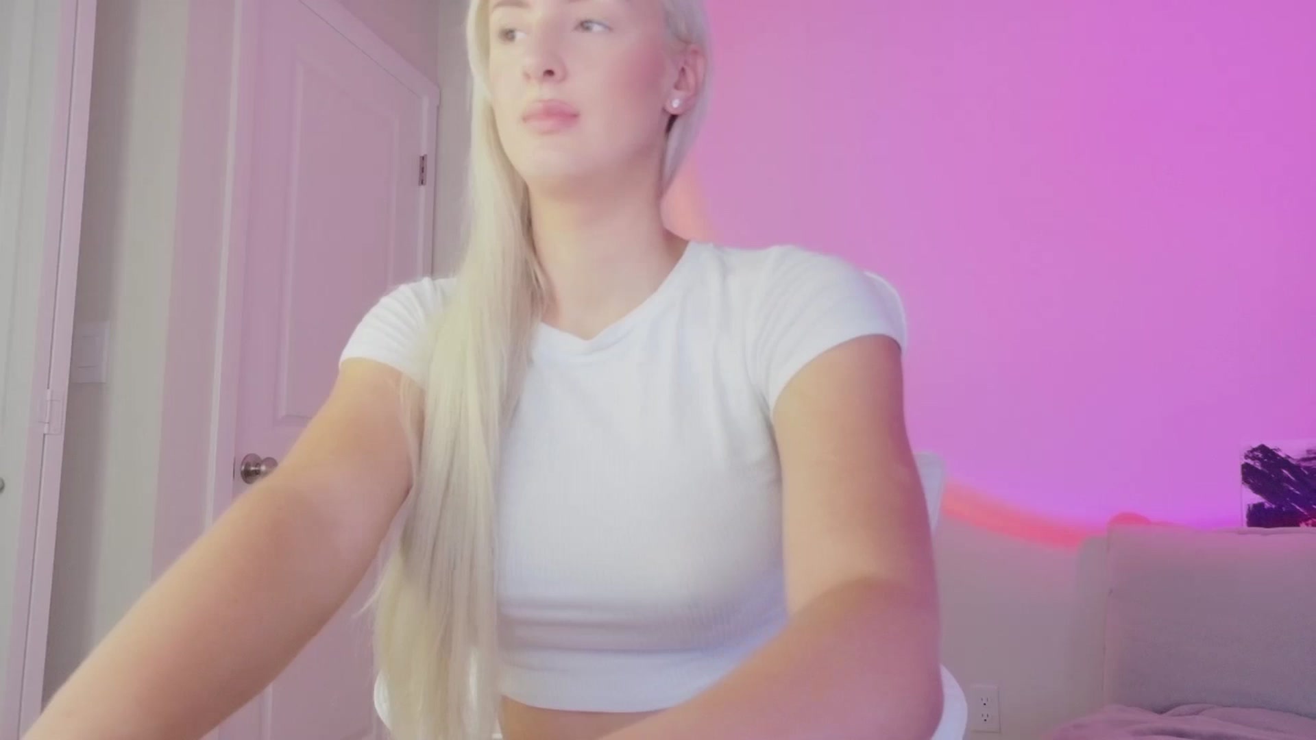 Gallery image thumbnail from sophiestaar's myfreecams stream on, 08/18/2025, 11:54 image 2 of 20