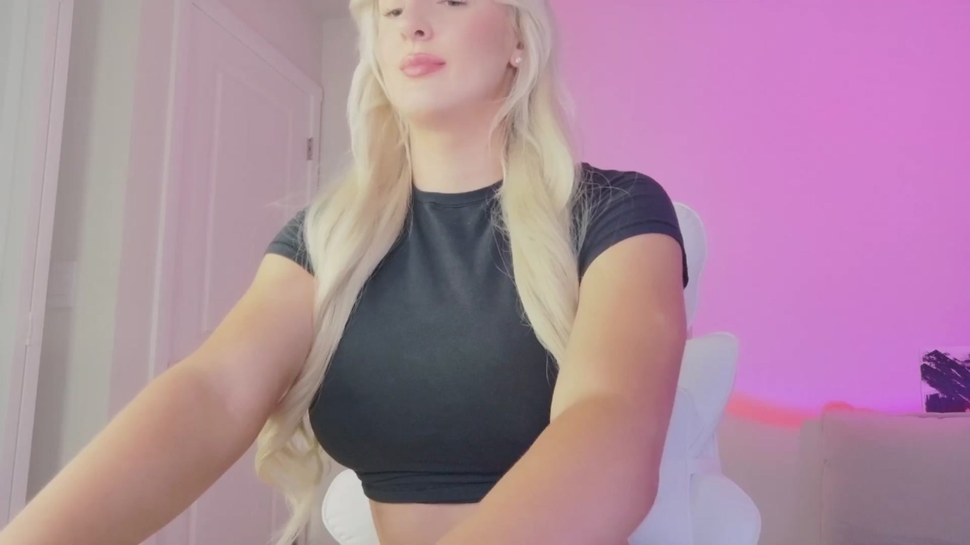 Gallery image thumbnail from sophiestaar's myfreecams stream on, 08/19/2025, 07:19 image 10 of 20
