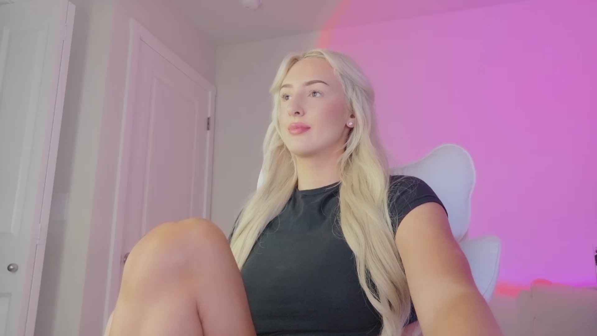 Gallery image thumbnail from sophiestaar's myfreecams stream on, 08/19/2025, 07:19 image 9 of 20