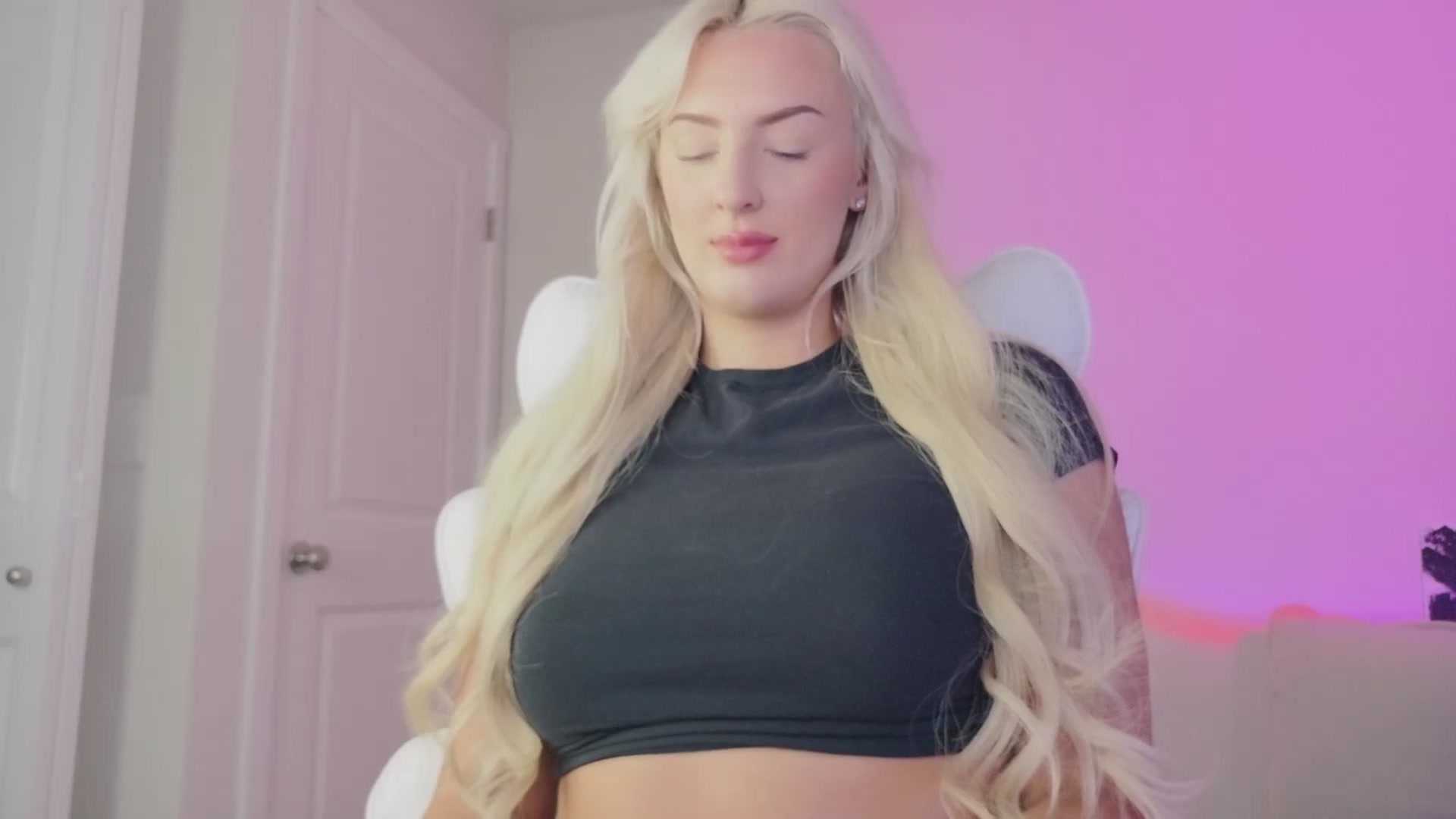 Gallery image thumbnail from sophiestaar's myfreecams stream on, 08/19/2025, 07:19 image 19 of 20
