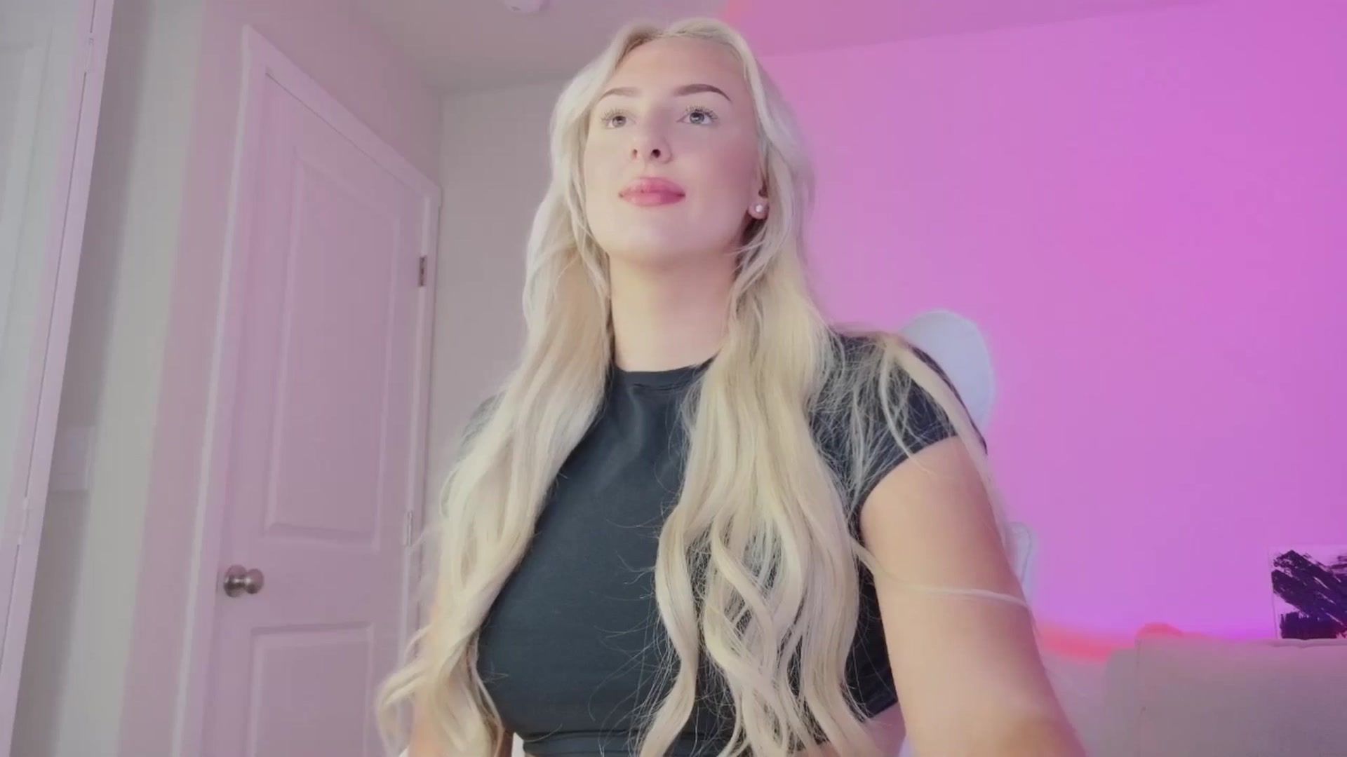 Gallery image thumbnail from sophiestaar's myfreecams stream on, 08/19/2025, 07:19 image 7 of 20