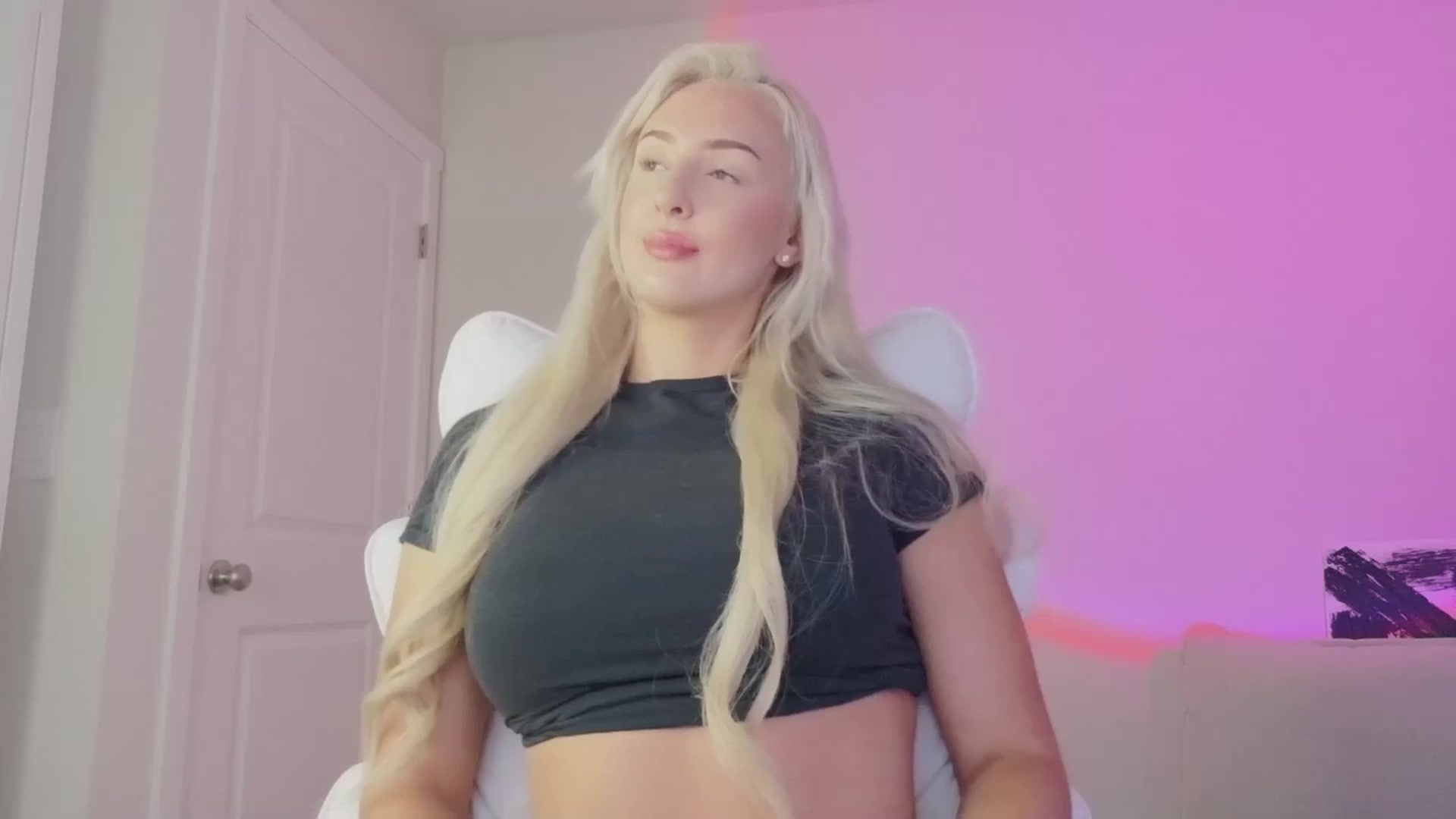 Gallery image thumbnail from sophiestaar's myfreecams stream on, 08/19/2025, 08:39 image 15 of 20