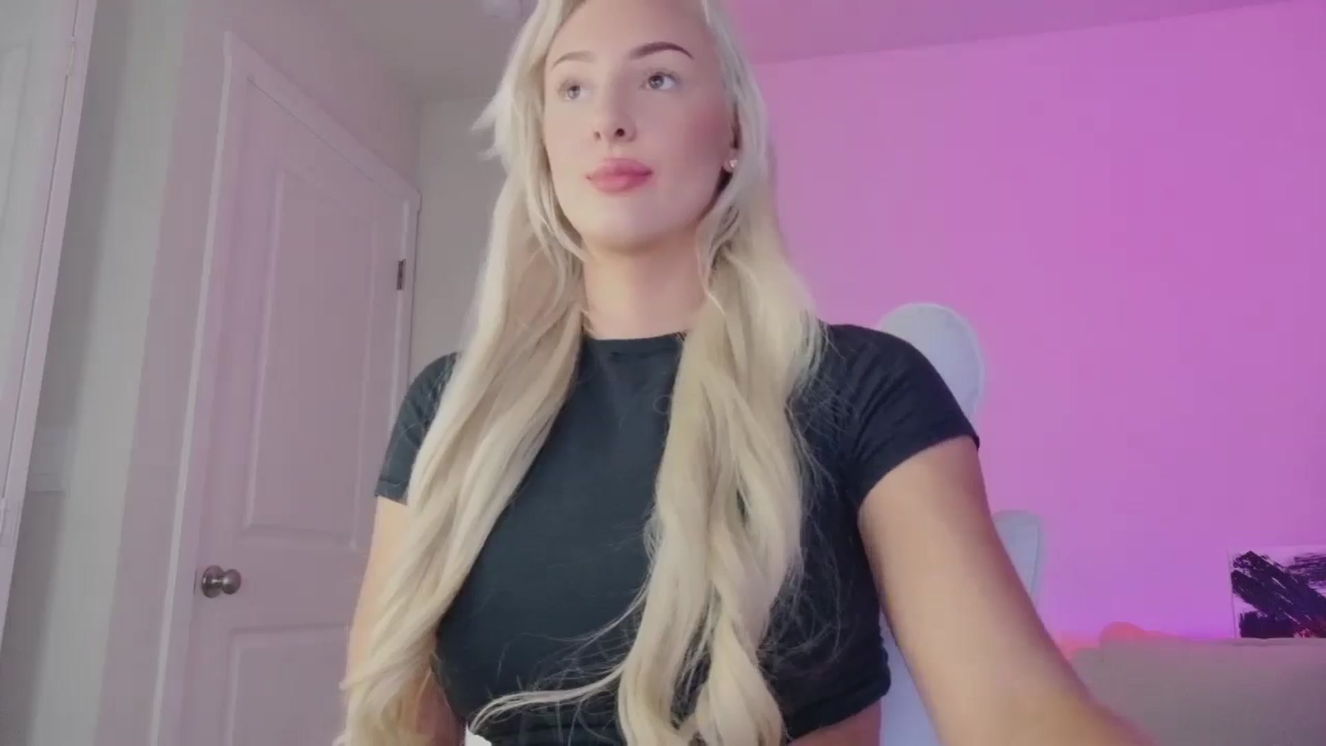 Gallery image thumbnail from sophiestaar's myfreecams stream on, 08/19/2025, 08:39 image 14 of 20