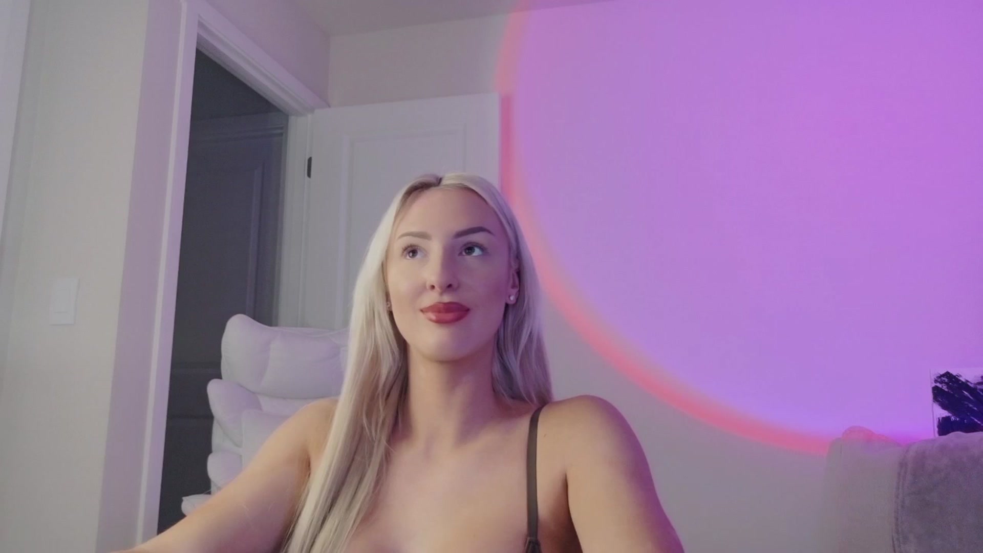 Gallery image thumbnail from sophiestaar's myfreecams stream on, 08/24/2025, 05:33 image 1 of 20