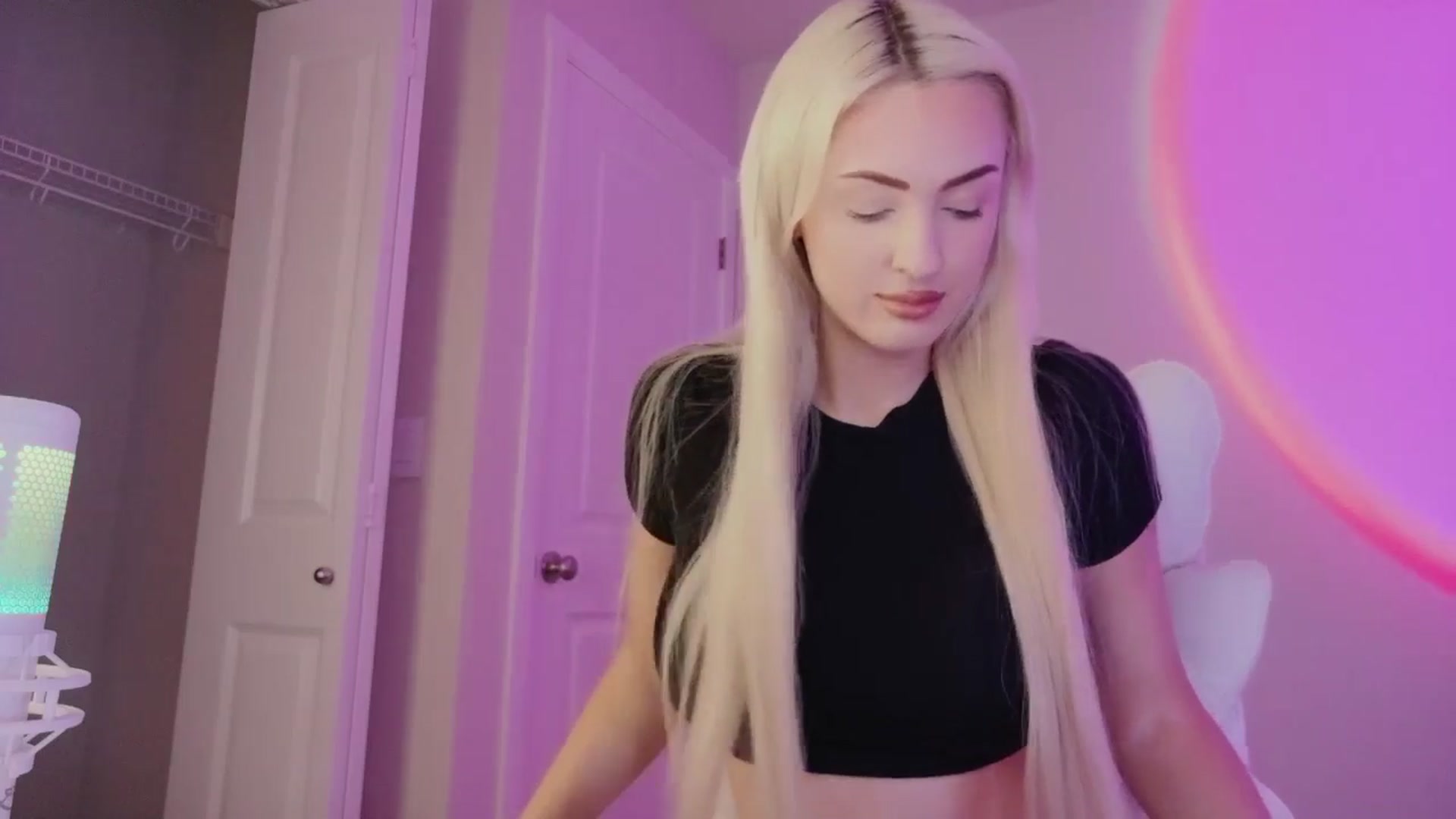 Gallery image thumbnail from sophiestaar's myfreecams stream on, 09/08/2025, 07:17 image 13 of 20