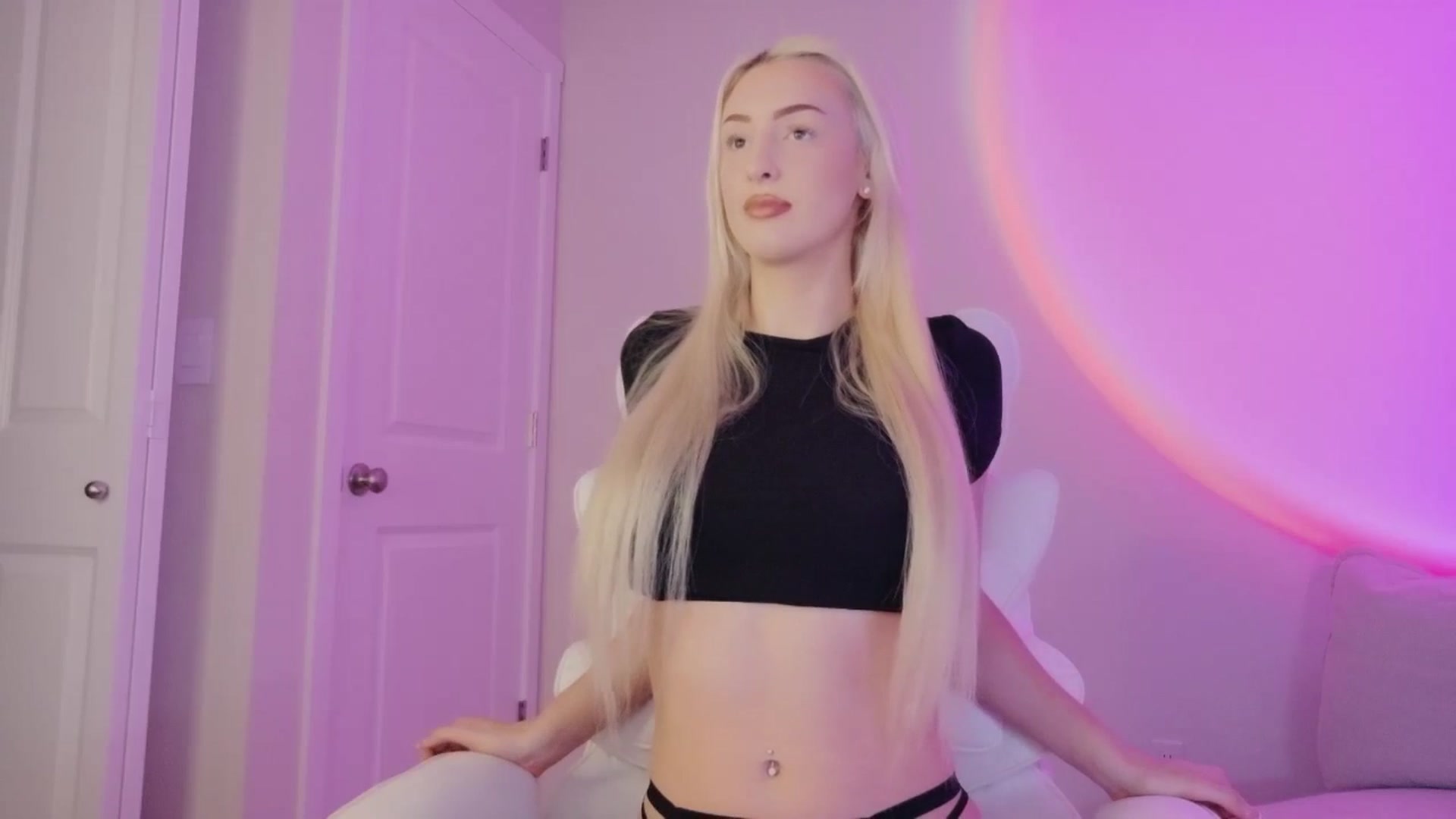 Gallery image thumbnail from sophiestaar's myfreecams stream on, 09/08/2025, 07:17 image 7 of 20