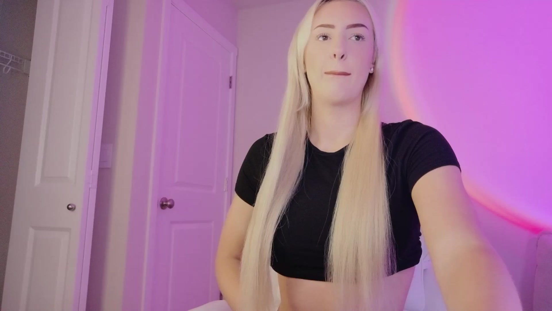 Gallery image thumbnail from sophiestaar's myfreecams stream on, 09/08/2025, 07:17 image 3 of 20