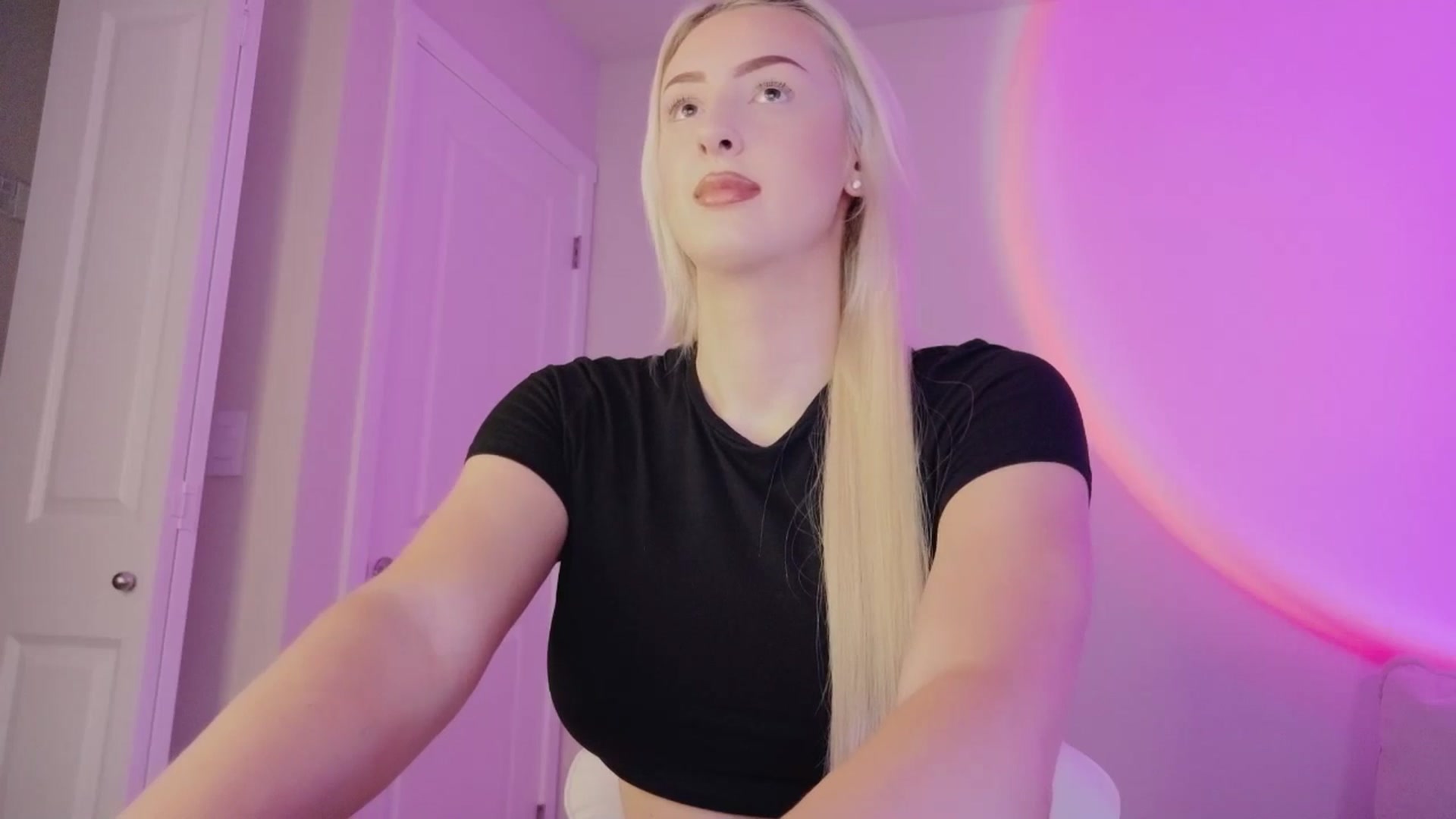 Gallery image thumbnail from sophiestaar's myfreecams stream on, 09/08/2025, 07:17 image 6 of 20