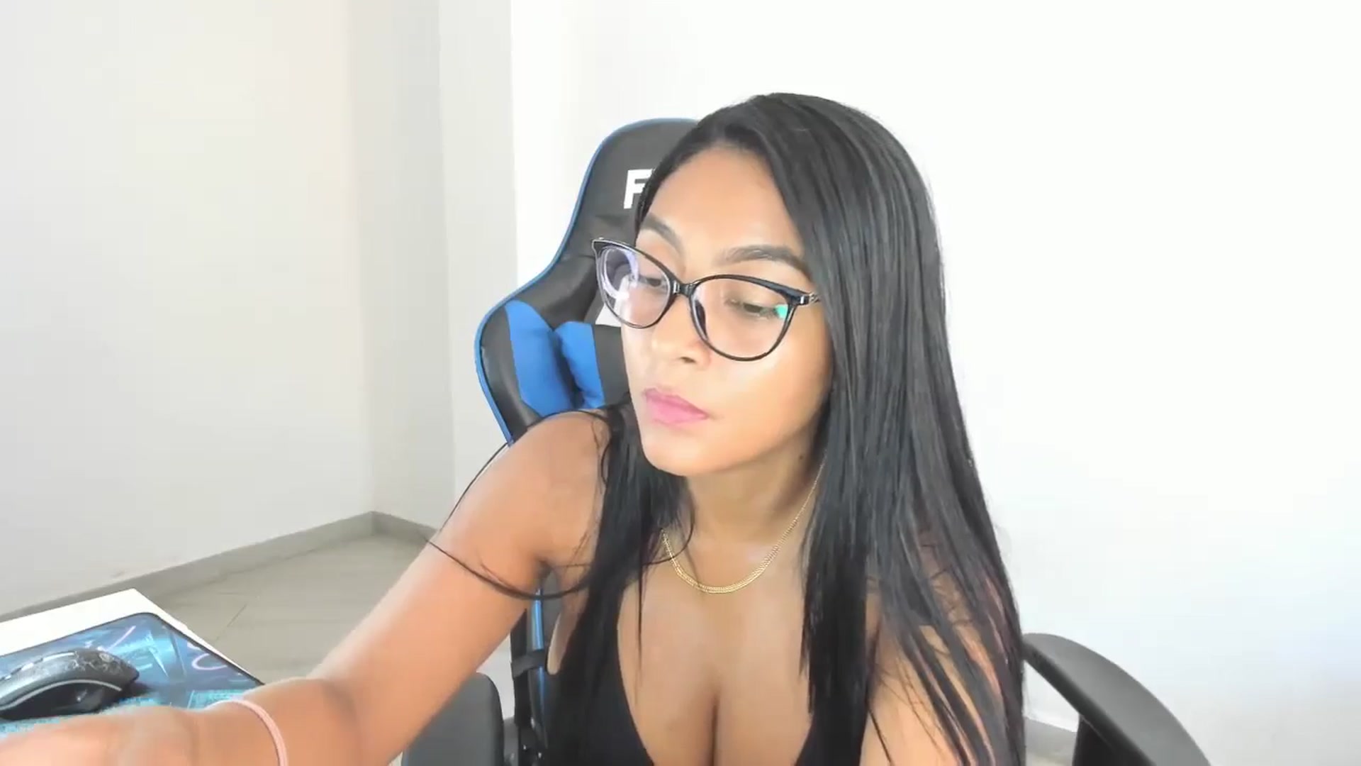 Gallery image thumbnail from sophiiaaxx's myfreecams stream on, 06/02/2024, 18:33 image 13 of 20