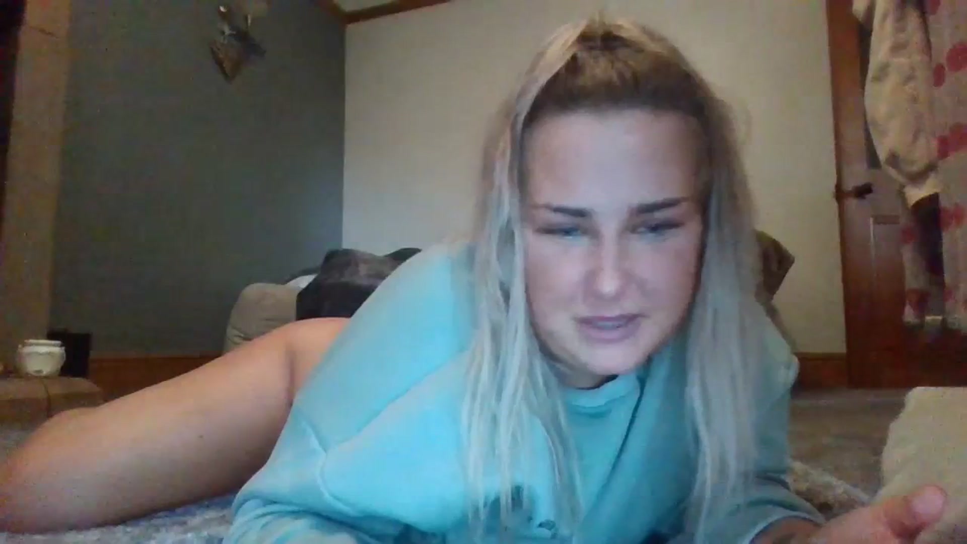 Gallery image thumbnail from sophxoxo1's myfreecams stream on, 07/11/2023, 08:39 image 16 of 20