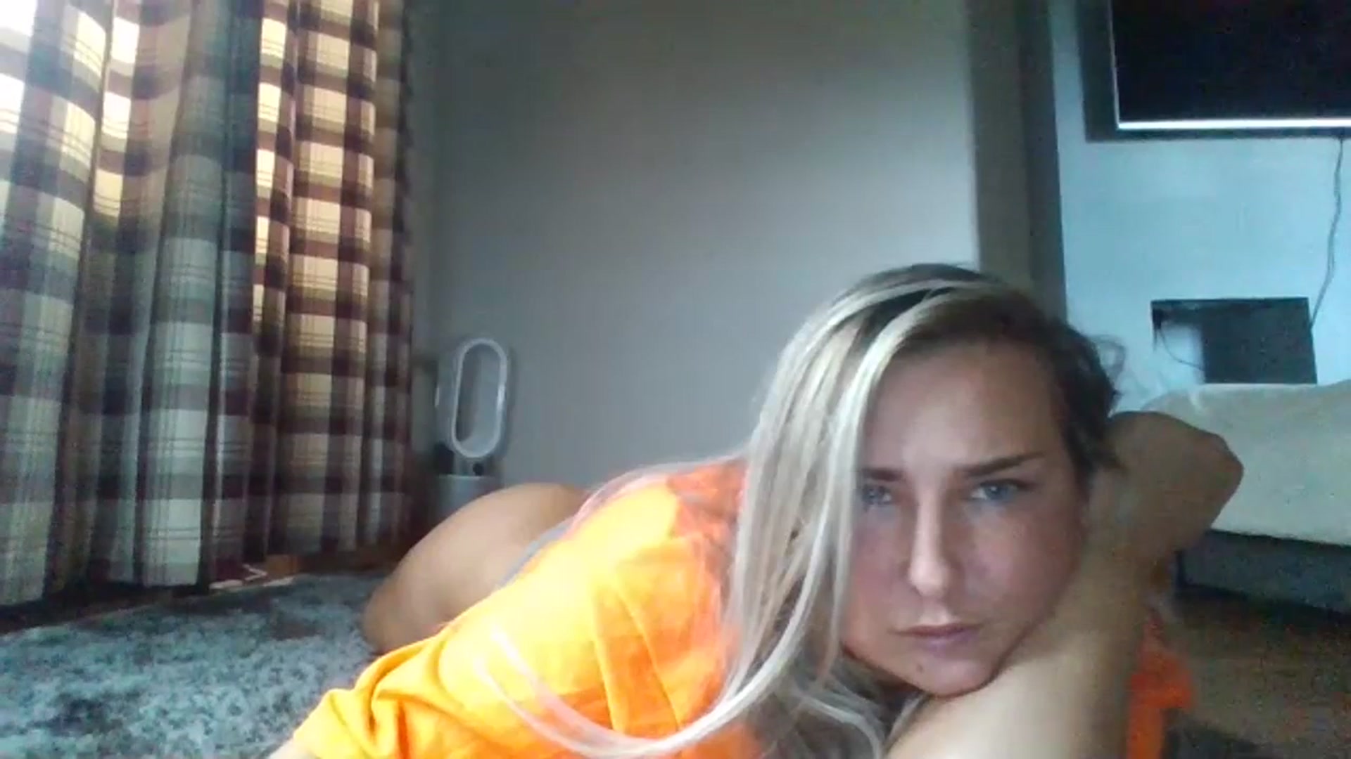 Gallery image thumbnail from sophxoxo1's myfreecams stream on, 07/21/2023, 14:36 image 4 of 20