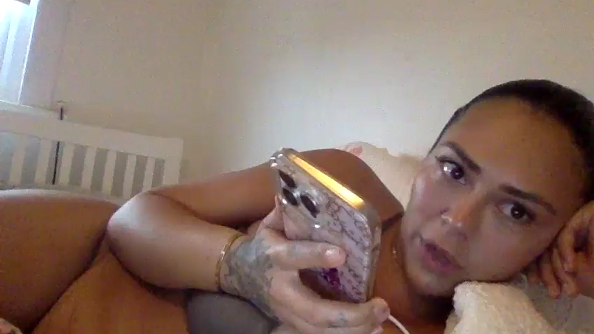 Gallery image thumbnail from sorayasworld's myfreecams stream on, 02/10/2025, 14:22 image 14 of 20