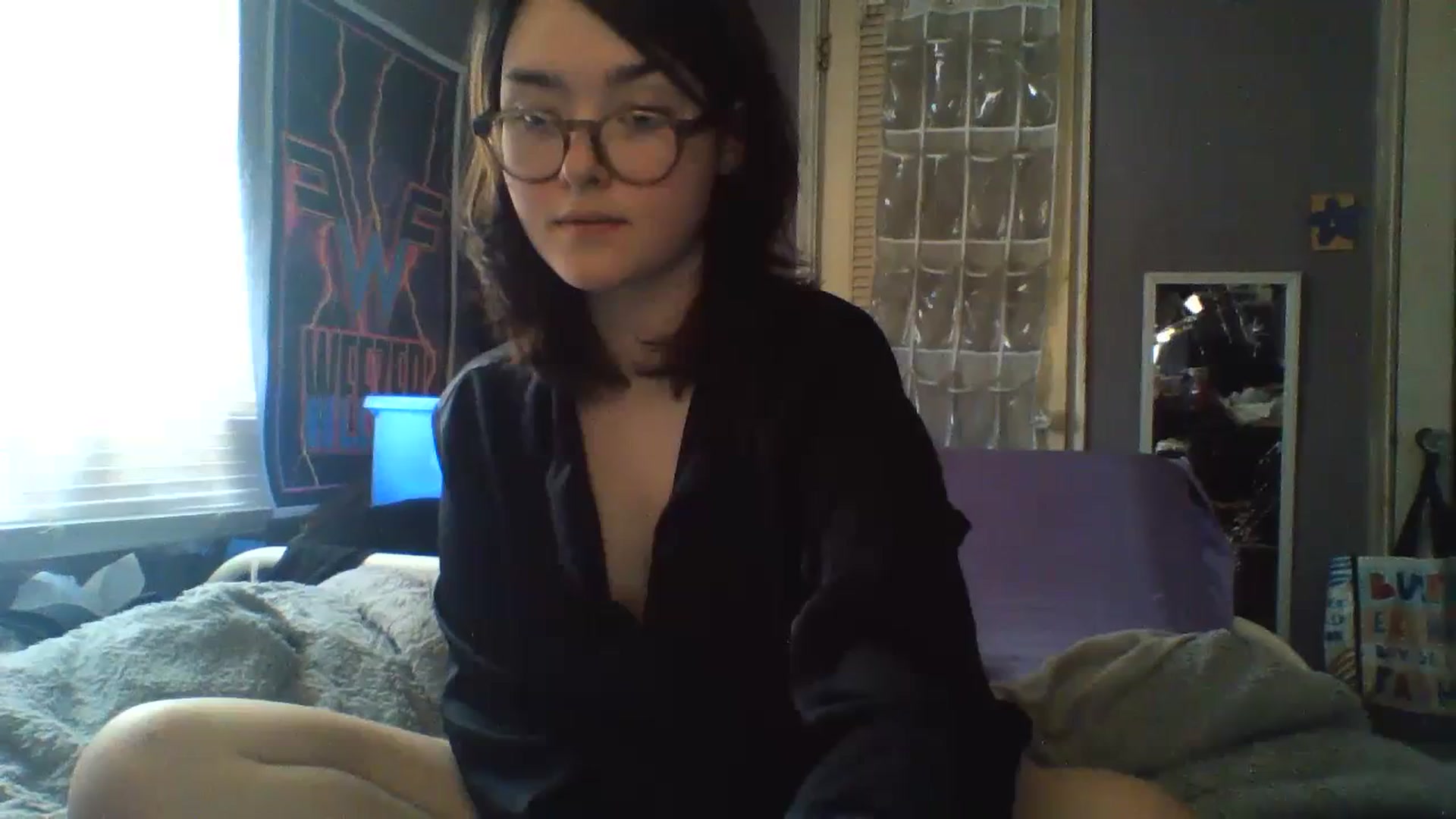 Gallery image thumbnail from soursou's myfreecams stream on, 02/19/2024, 17:38 image 1 of 20