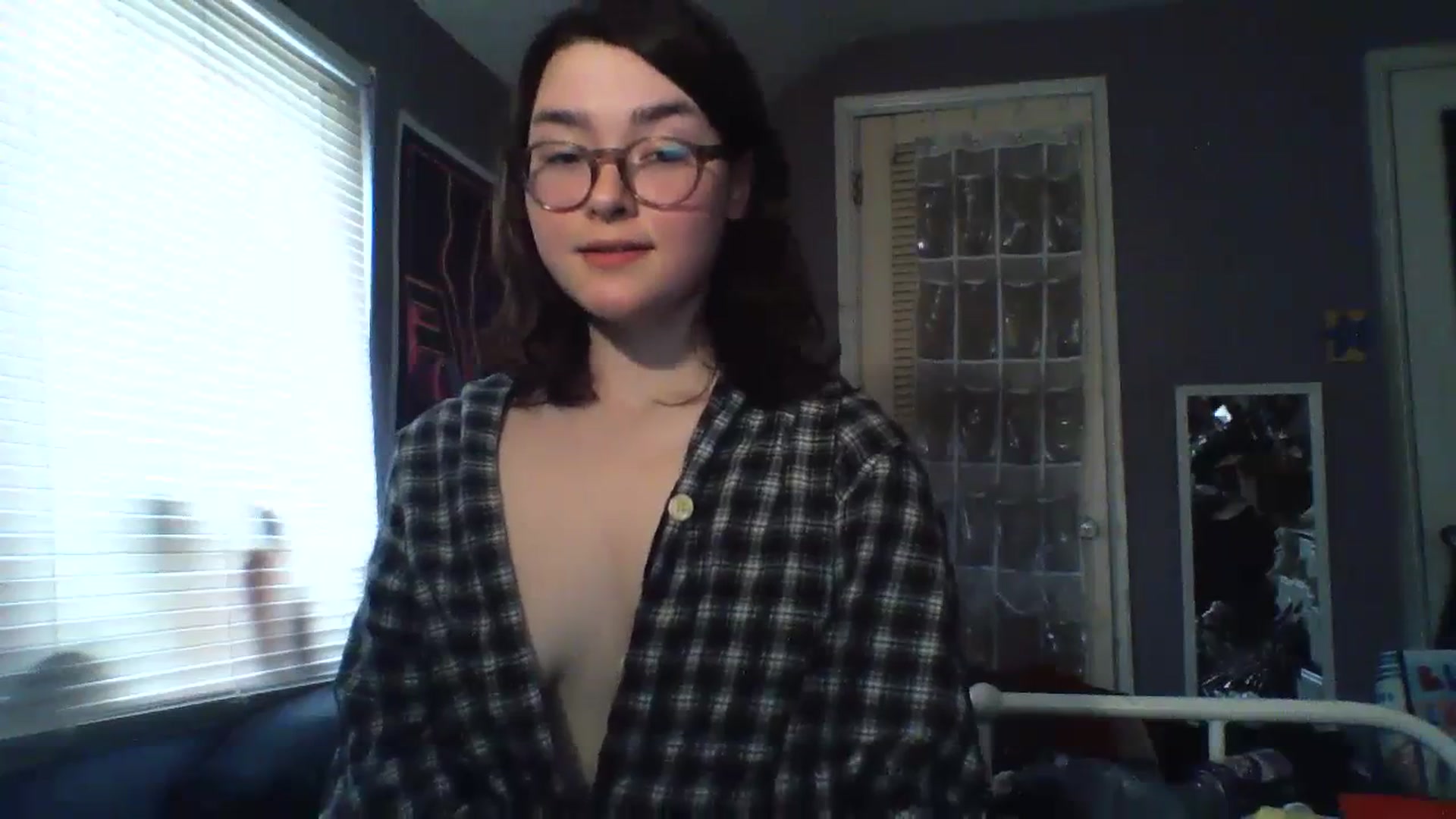 Gallery image thumbnail from soursou's myfreecams stream on, 03/20/2024, 15:28 image 4 of 20