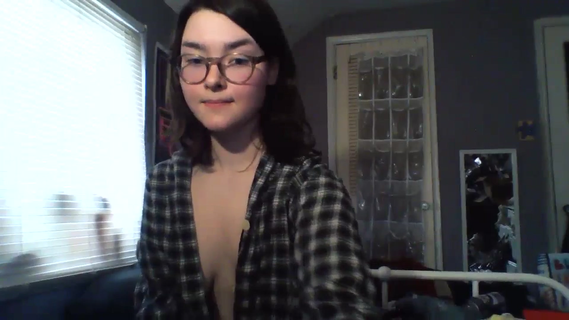 Gallery image thumbnail from soursou's myfreecams stream on, 03/20/2024, 15:28 image 3 of 20