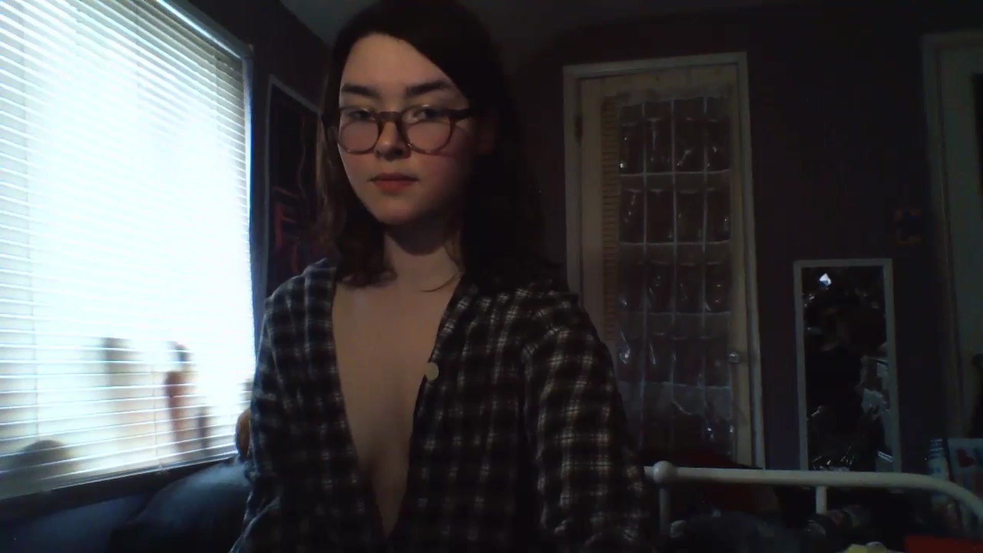 Gallery image thumbnail from soursou's myfreecams stream on, 03/20/2024, 15:28 image 6 of 20