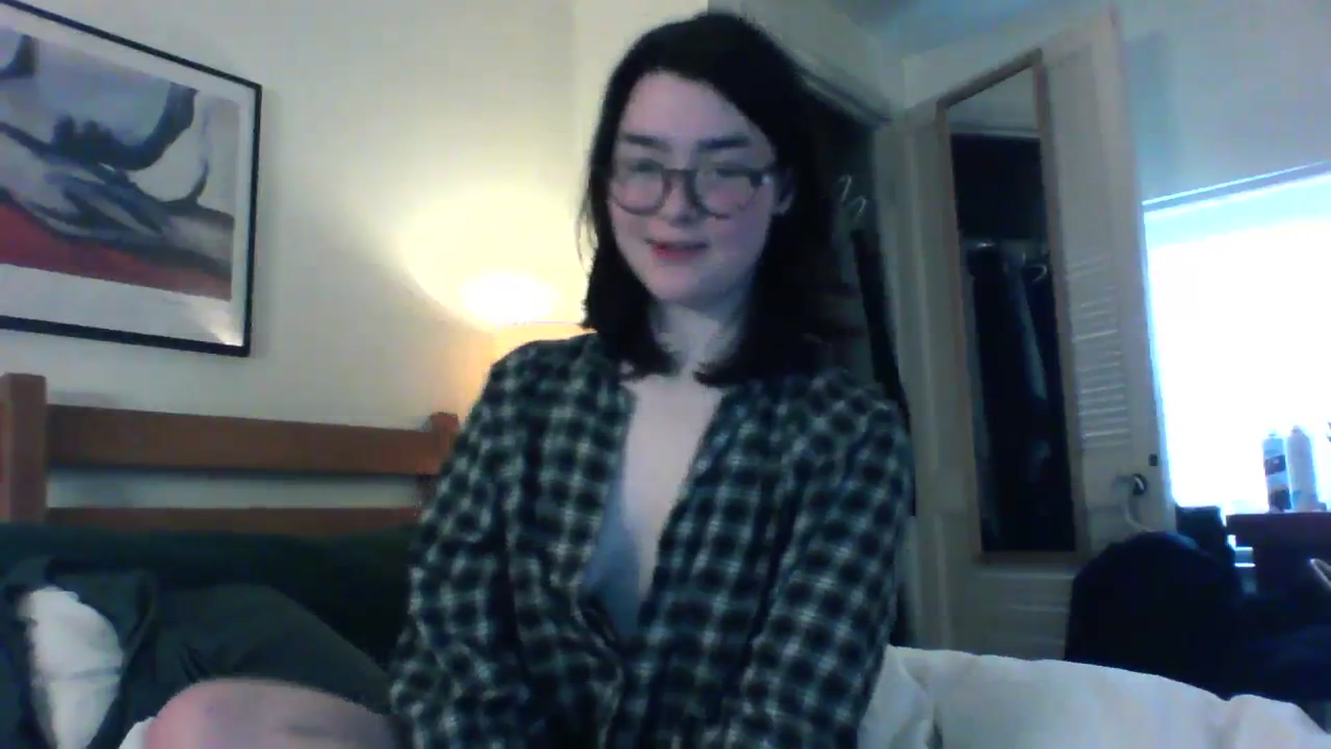 Gallery image thumbnail from soursou's myfreecams stream on, 03/20/2024, 16:15 image 5 of 20
