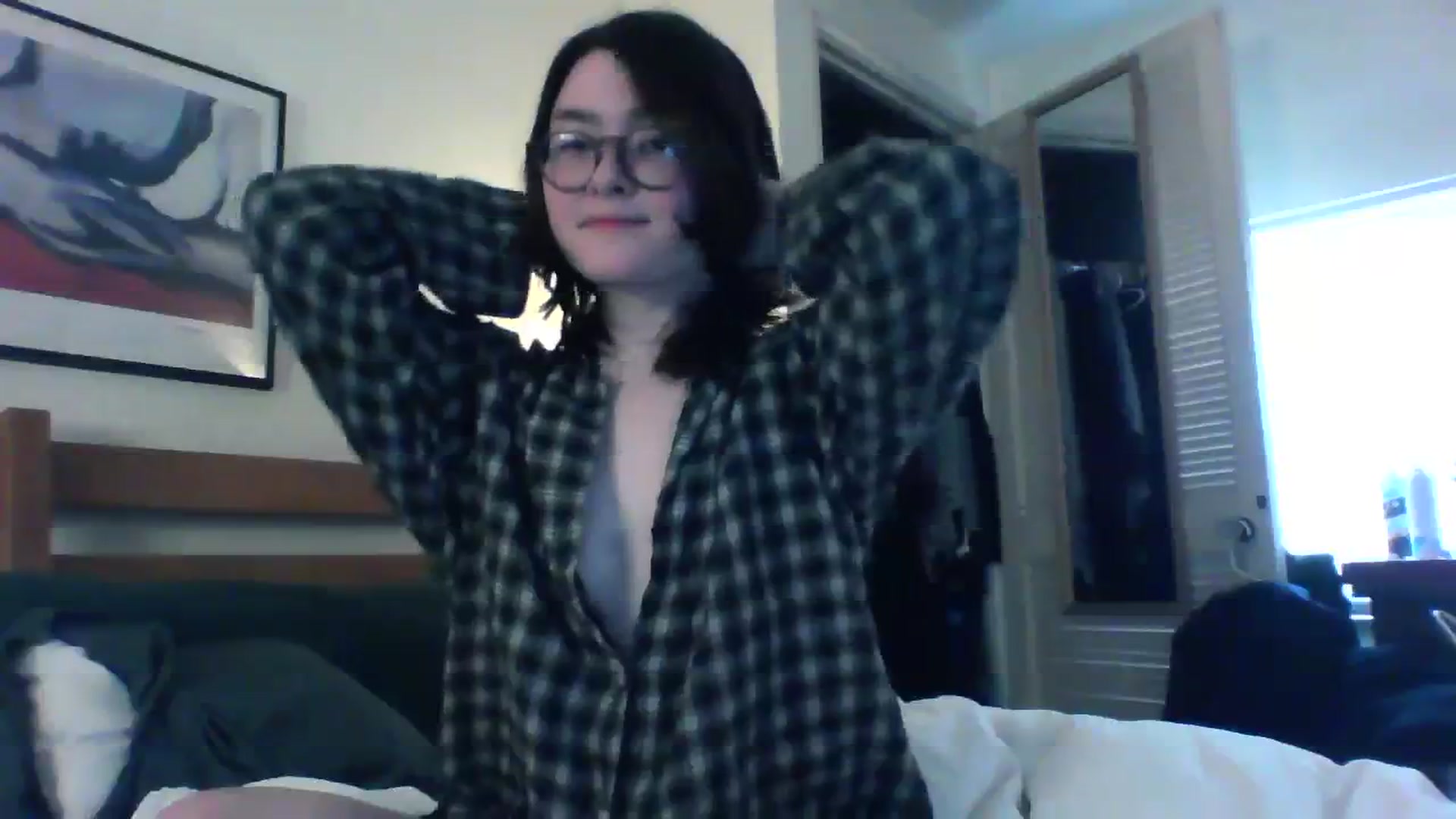 Gallery image thumbnail from soursou's myfreecams stream on, 03/20/2024, 16:15 image 18 of 20