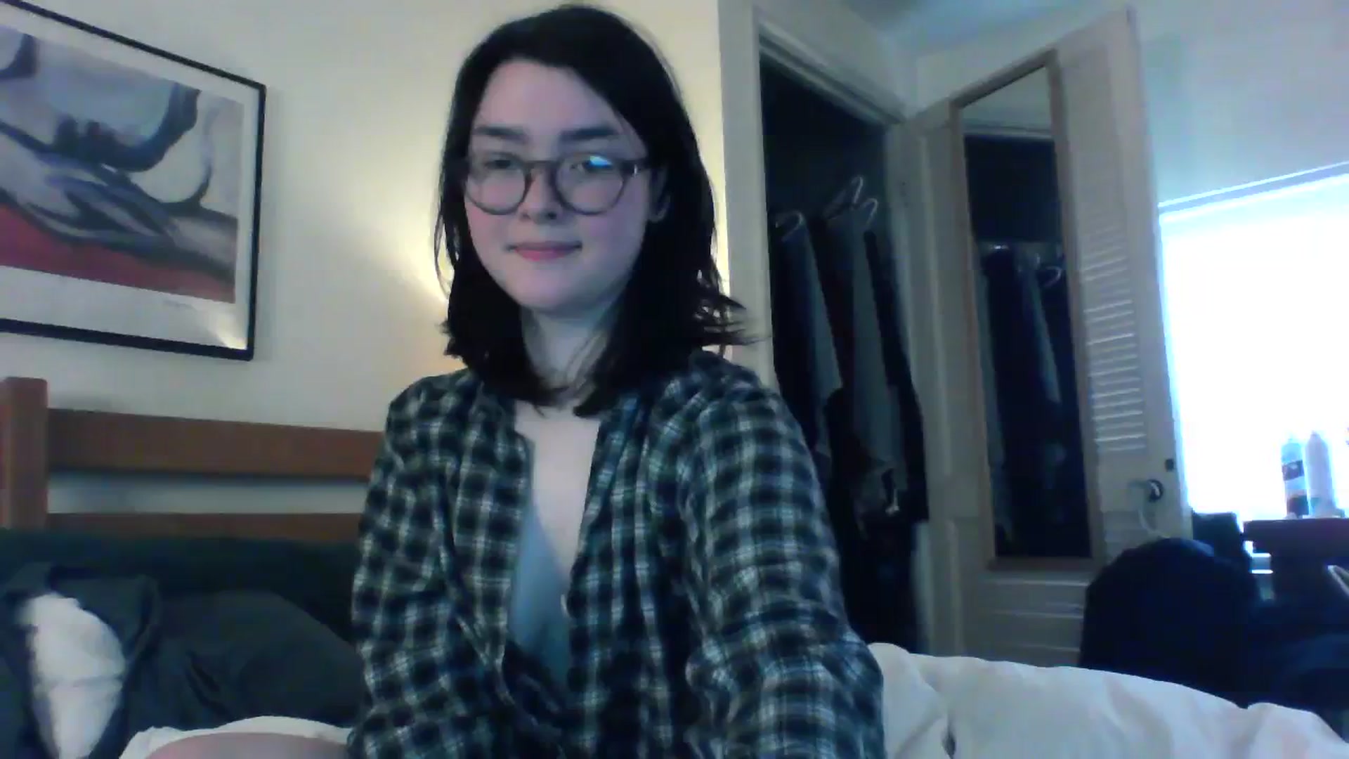 Gallery image thumbnail from soursou's myfreecams stream on, 03/20/2024, 16:15 image 13 of 20