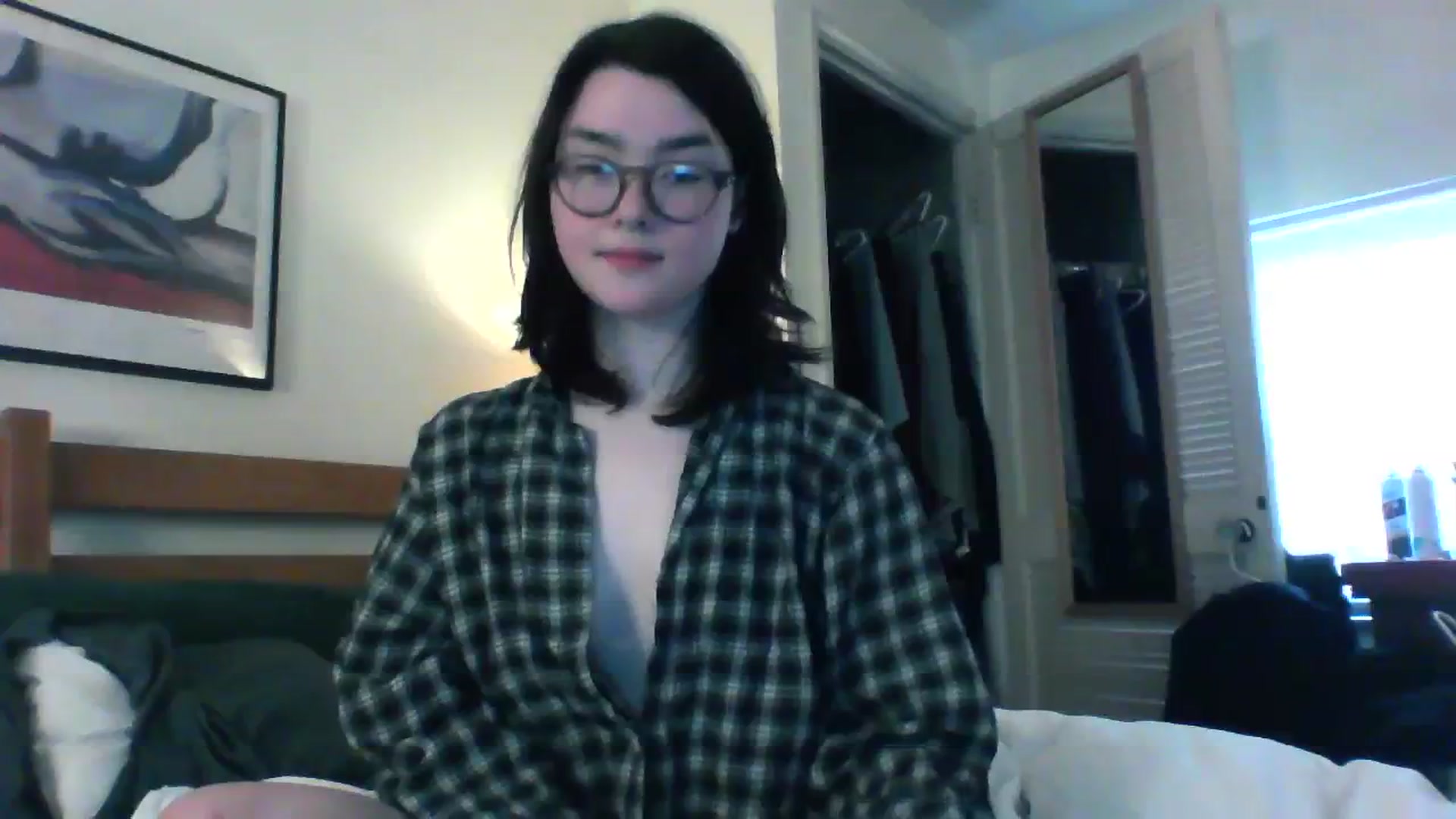 Gallery image thumbnail from soursou's myfreecams stream on, 03/20/2024, 16:15 image 7 of 20