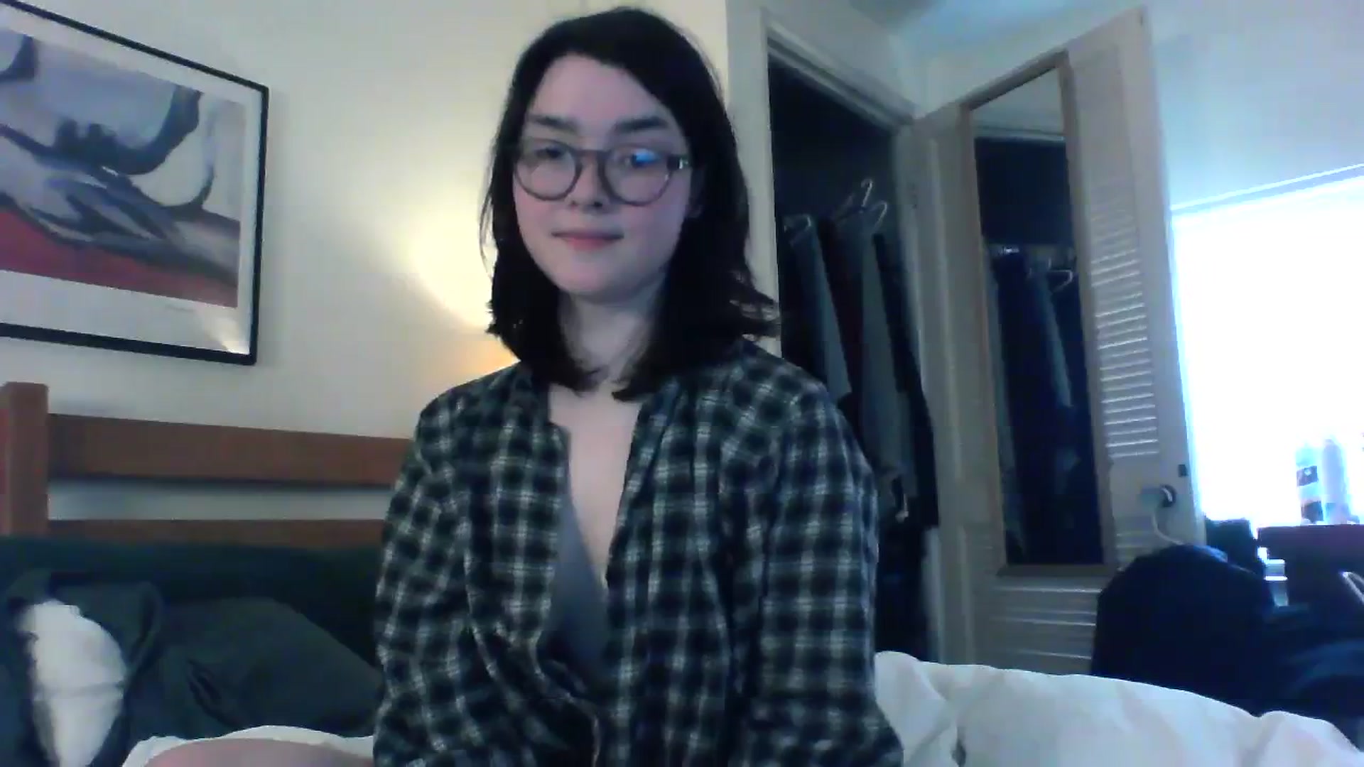 Gallery image thumbnail from soursou's myfreecams stream on, 03/20/2024, 16:15 image 17 of 20