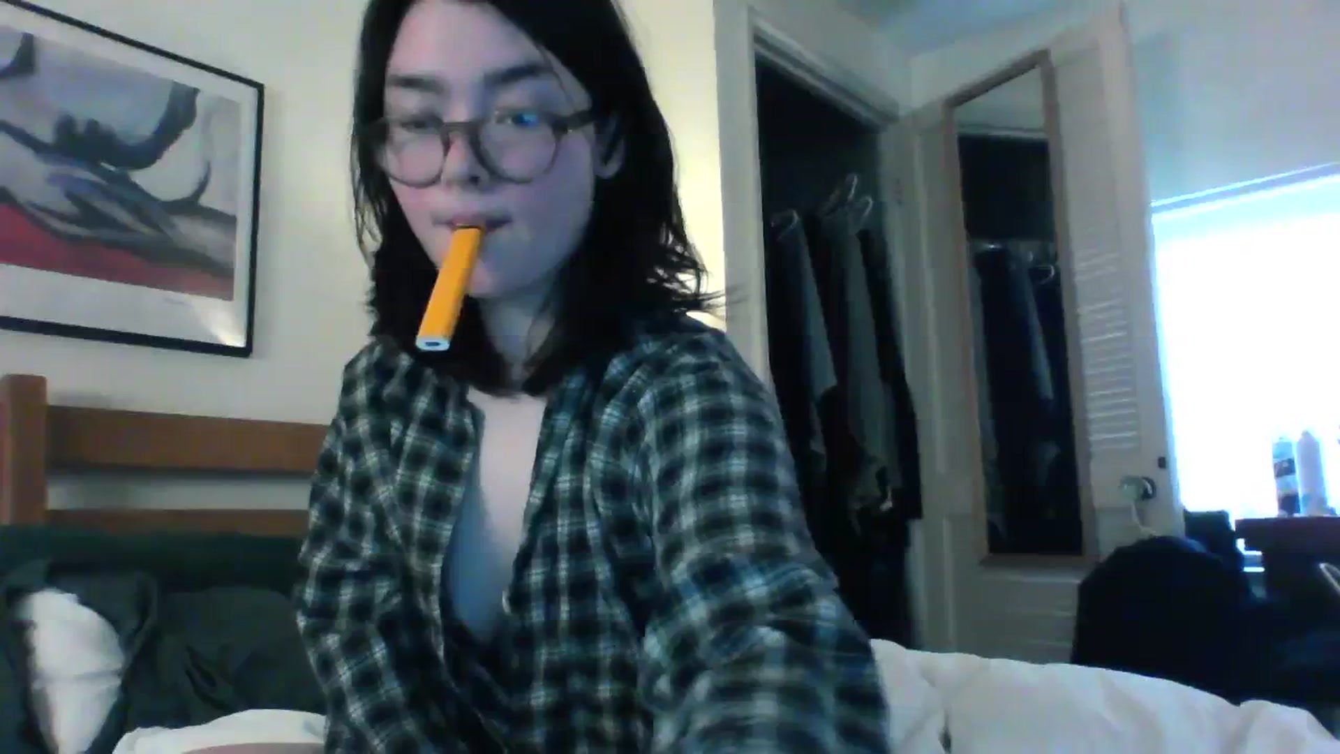 Gallery image thumbnail from soursou's myfreecams stream on, 03/20/2024, 16:15 image 6 of 20