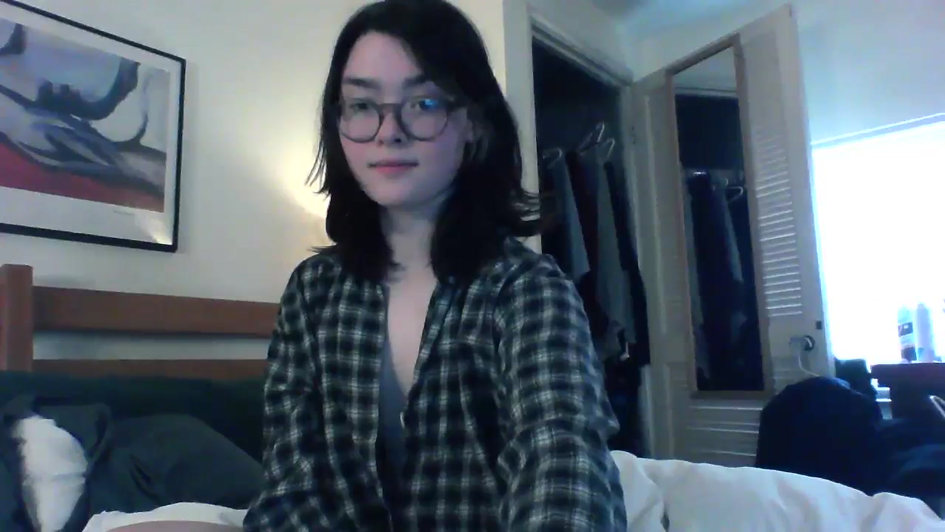 Gallery image thumbnail from soursou's myfreecams stream on, 03/20/2024, 16:15 image 19 of 20
