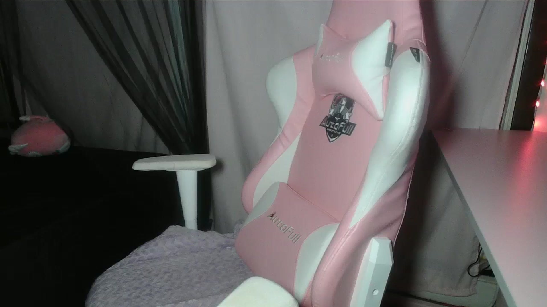 Gallery image thumbnail from sp1tpuppehh's myfreecams stream on, 11/20/2024, 02:39 image 15 of 20