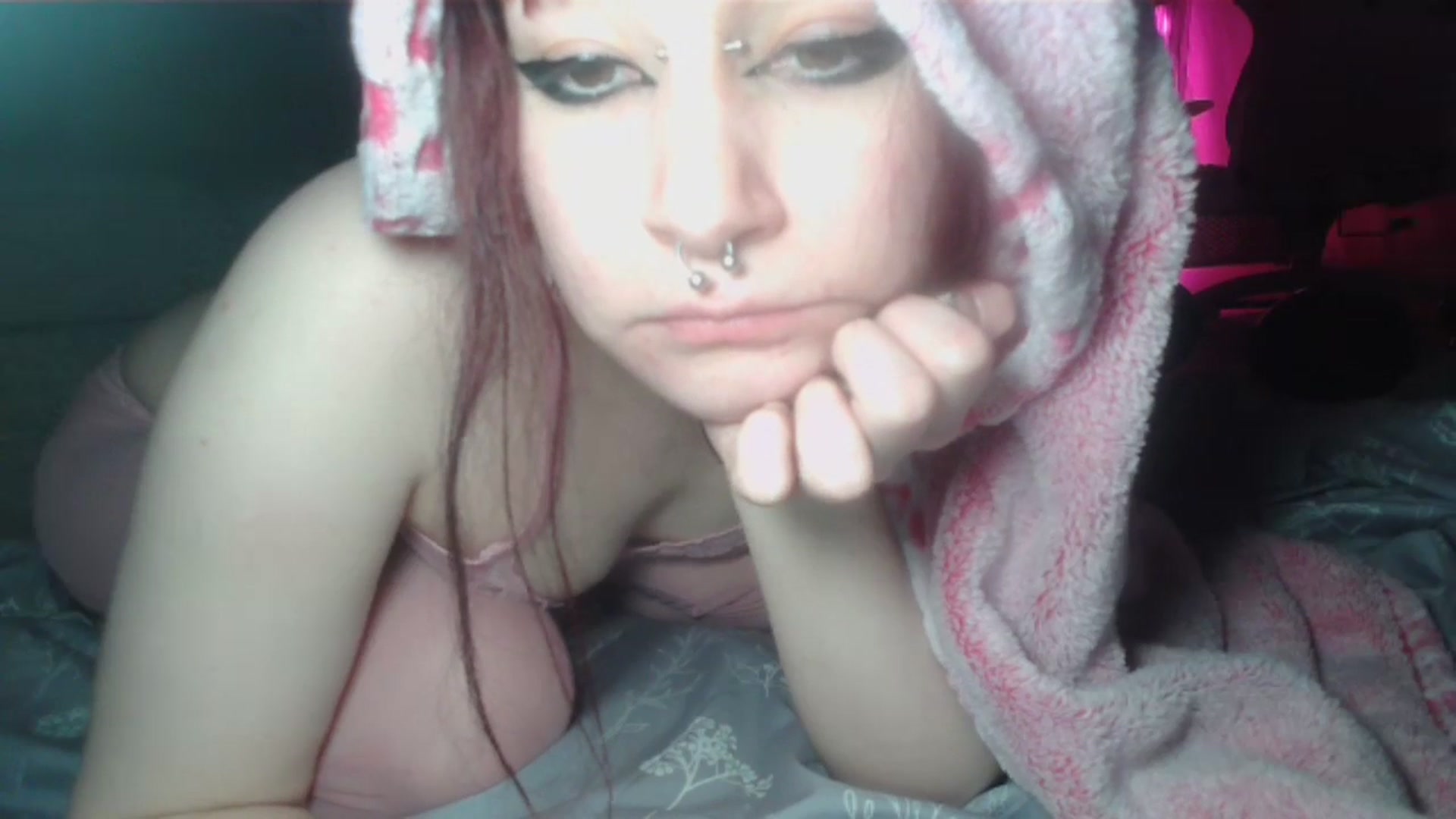 Gallery image thumbnail from sp1tpuppehh's myfreecams stream on, 01/01/2025, 10:14 image 6 of 20
