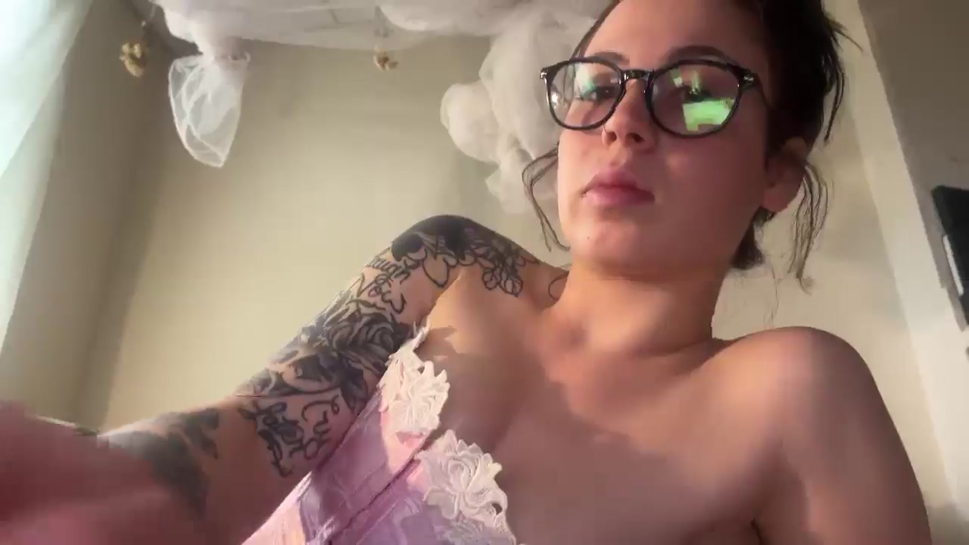 Gallery image thumbnail from spring_bunny's myfreecams stream on, 05/02/2025, 16:33 image 2 of 20