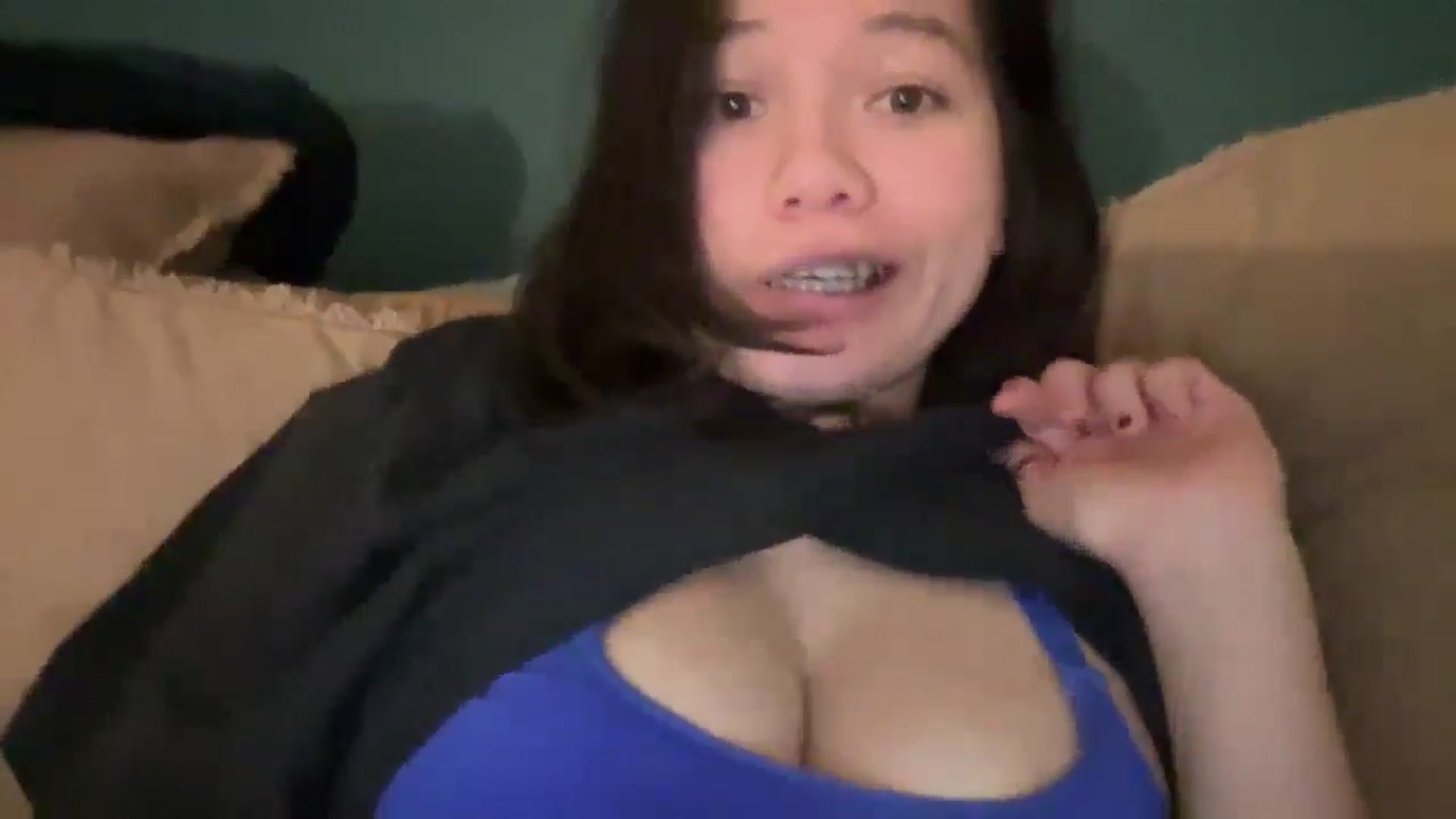 Gallery image thumbnail from sprinkles's myfreecams stream on, 03/08/2026, 24:00 image 16 of 20