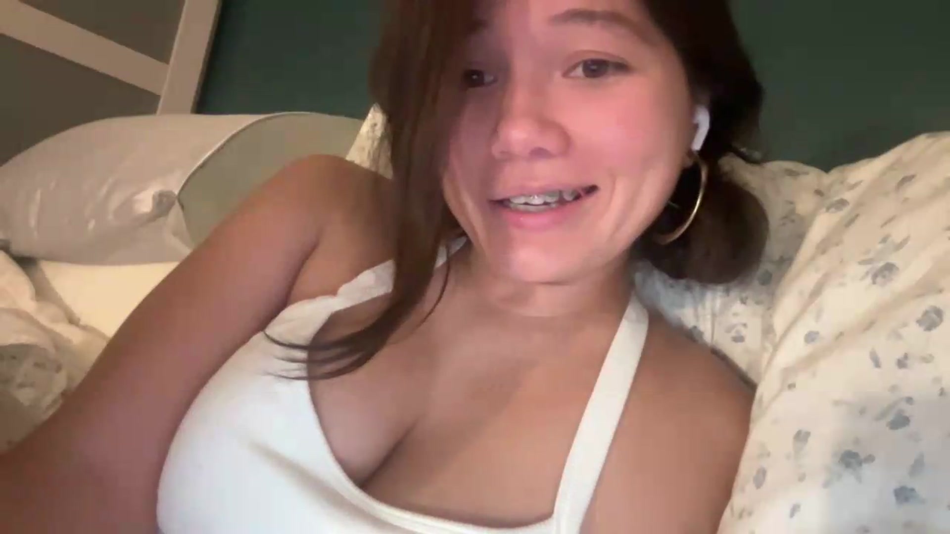 Gallery image thumbnail from sprinkles's myfreecams stream on, 08/16/2026, 07:11 image 4 of 20