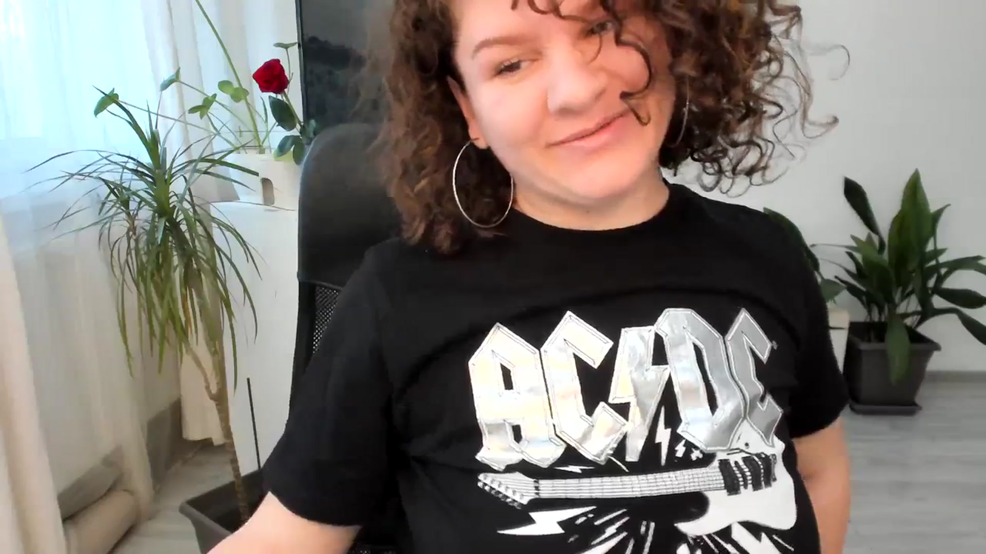 Gallery image thumbnail from ssSandra's myfreecams stream on, 01/19/2024, 13:32 image 5 of 20