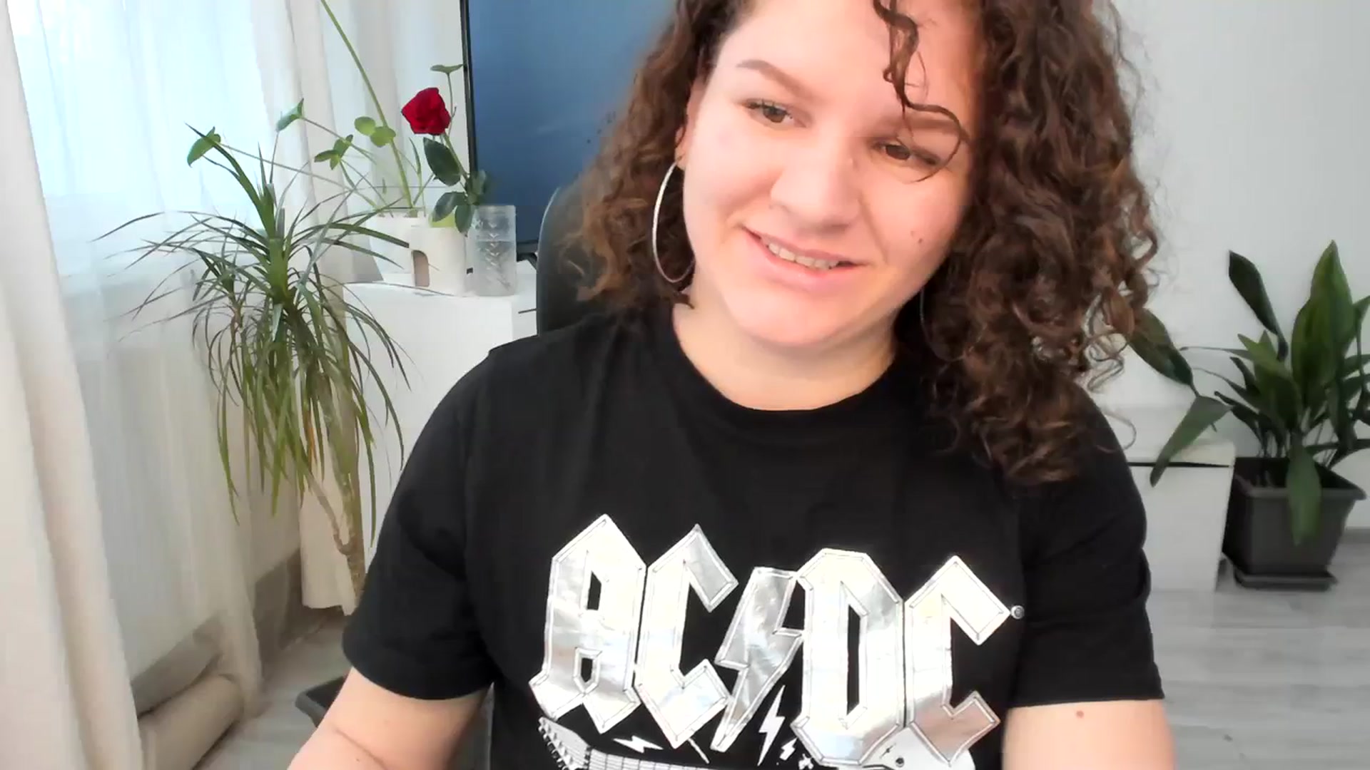 Gallery image thumbnail from ssSandra's myfreecams stream on, 01/19/2024, 13:32 image 13 of 20