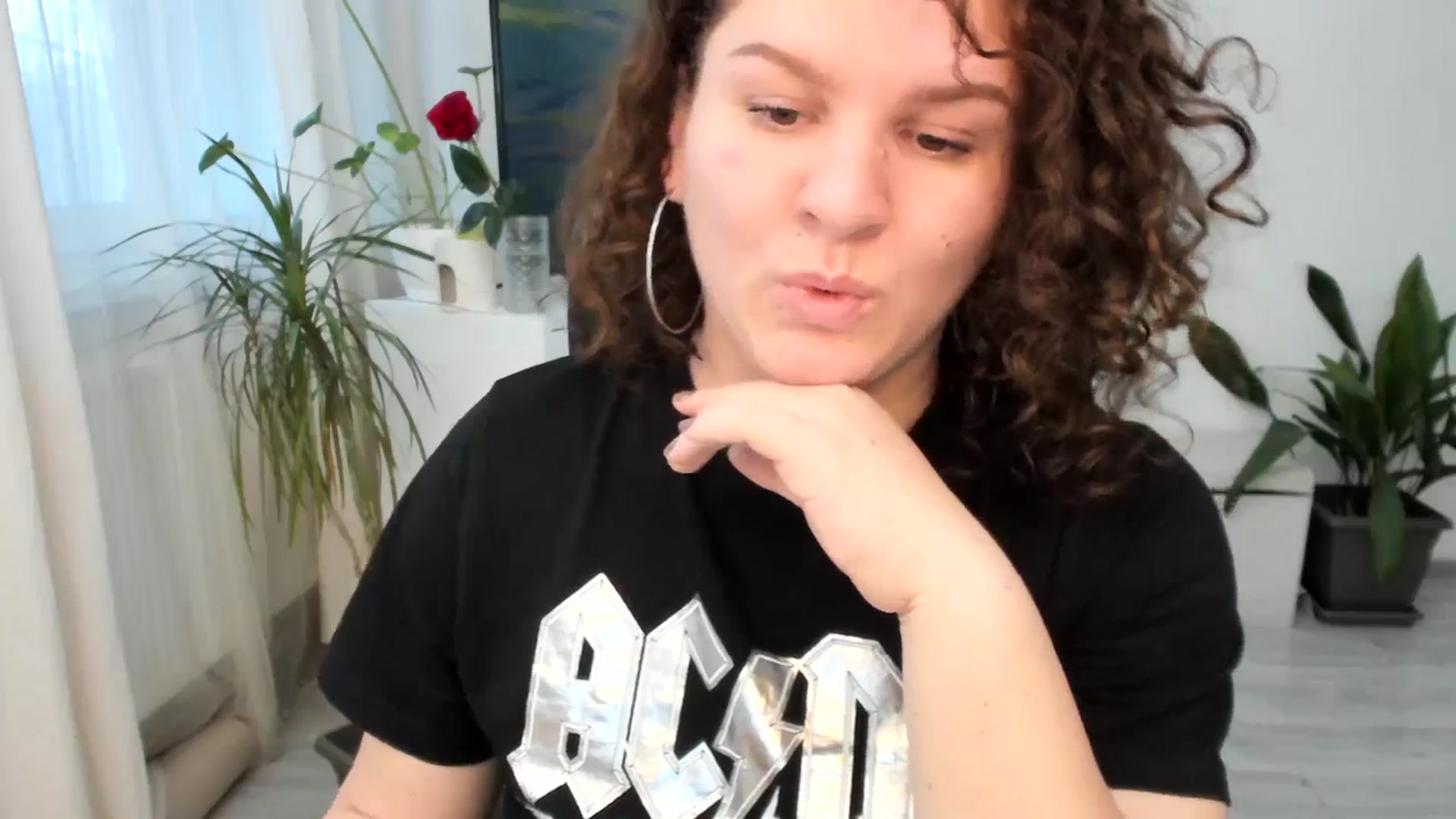 Gallery image thumbnail from ssSandra's myfreecams stream on, 01/19/2024, 13:32 image 14 of 20