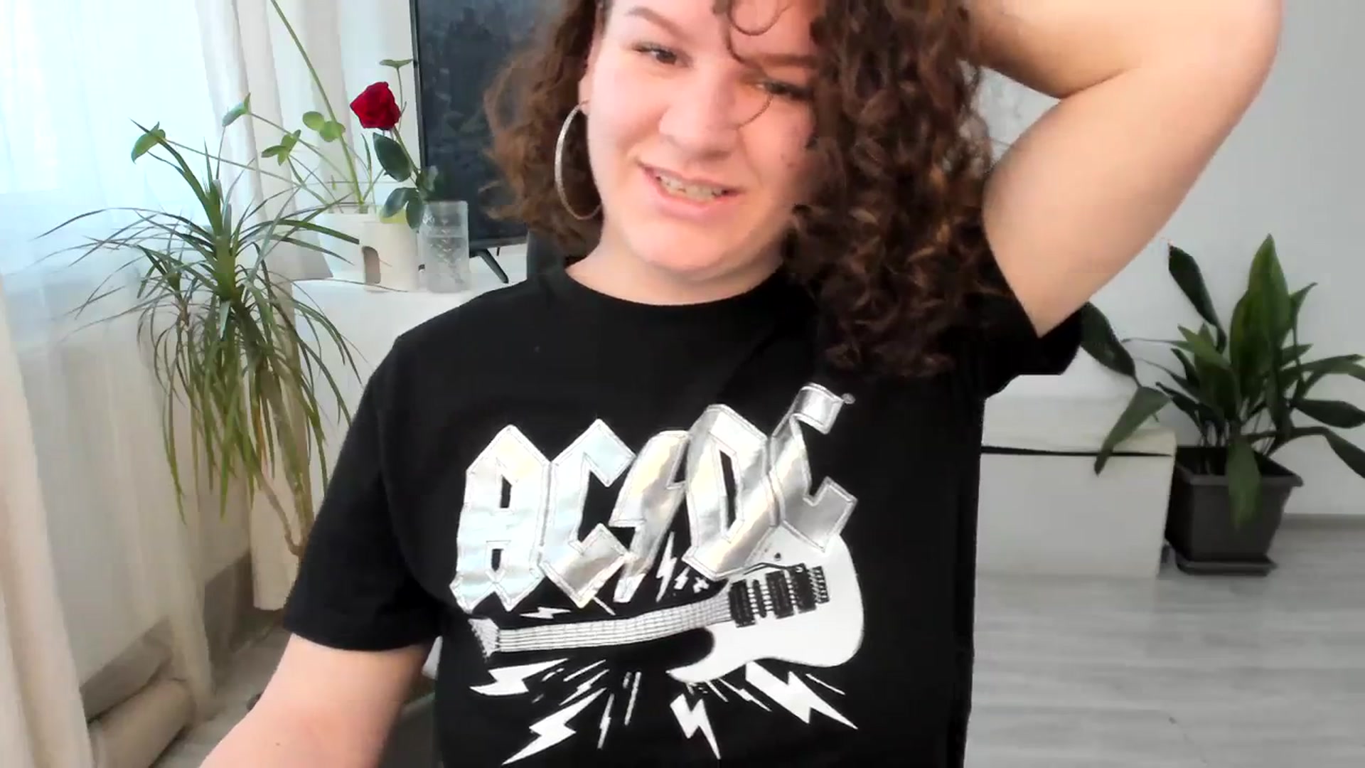 Gallery image thumbnail from ssSandra's myfreecams stream on, 01/19/2024, 13:32 image 6 of 20