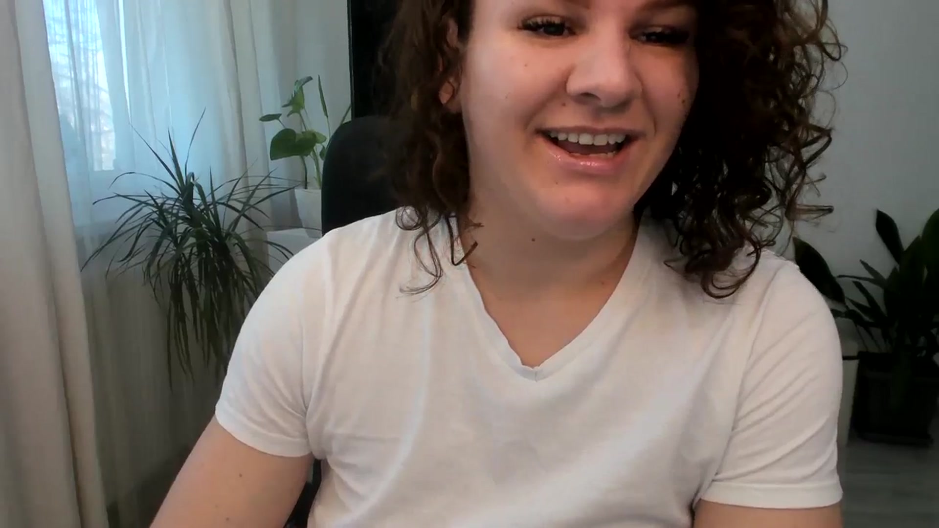 Gallery image thumbnail from ssSandra's myfreecams stream on, 02/05/2024, 13:33 image 18 of 20