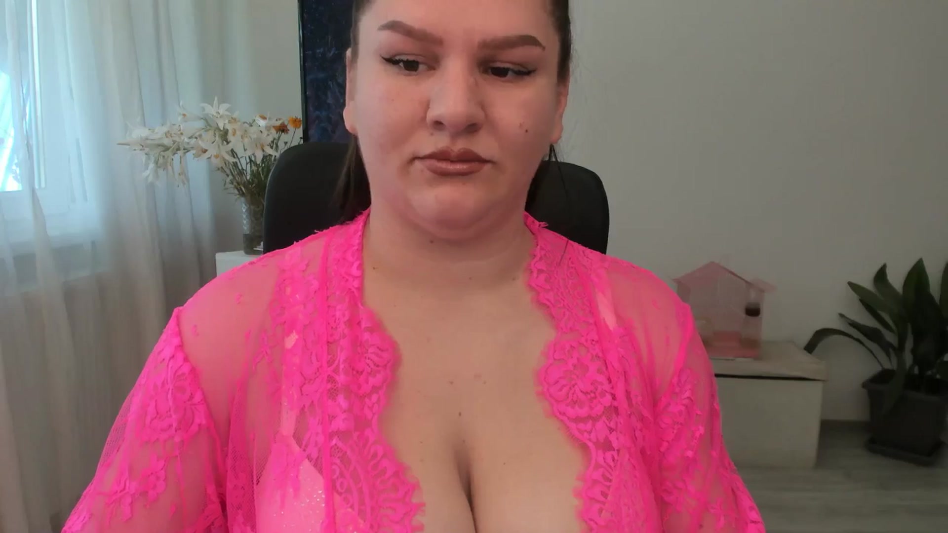 Gallery image thumbnail from ssSandra's myfreecams stream on, 05/30/2024, 12:13 image 4 of 20
